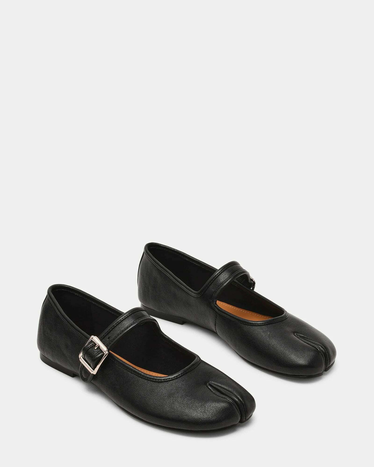 Steve Madden Calara Flats in Black