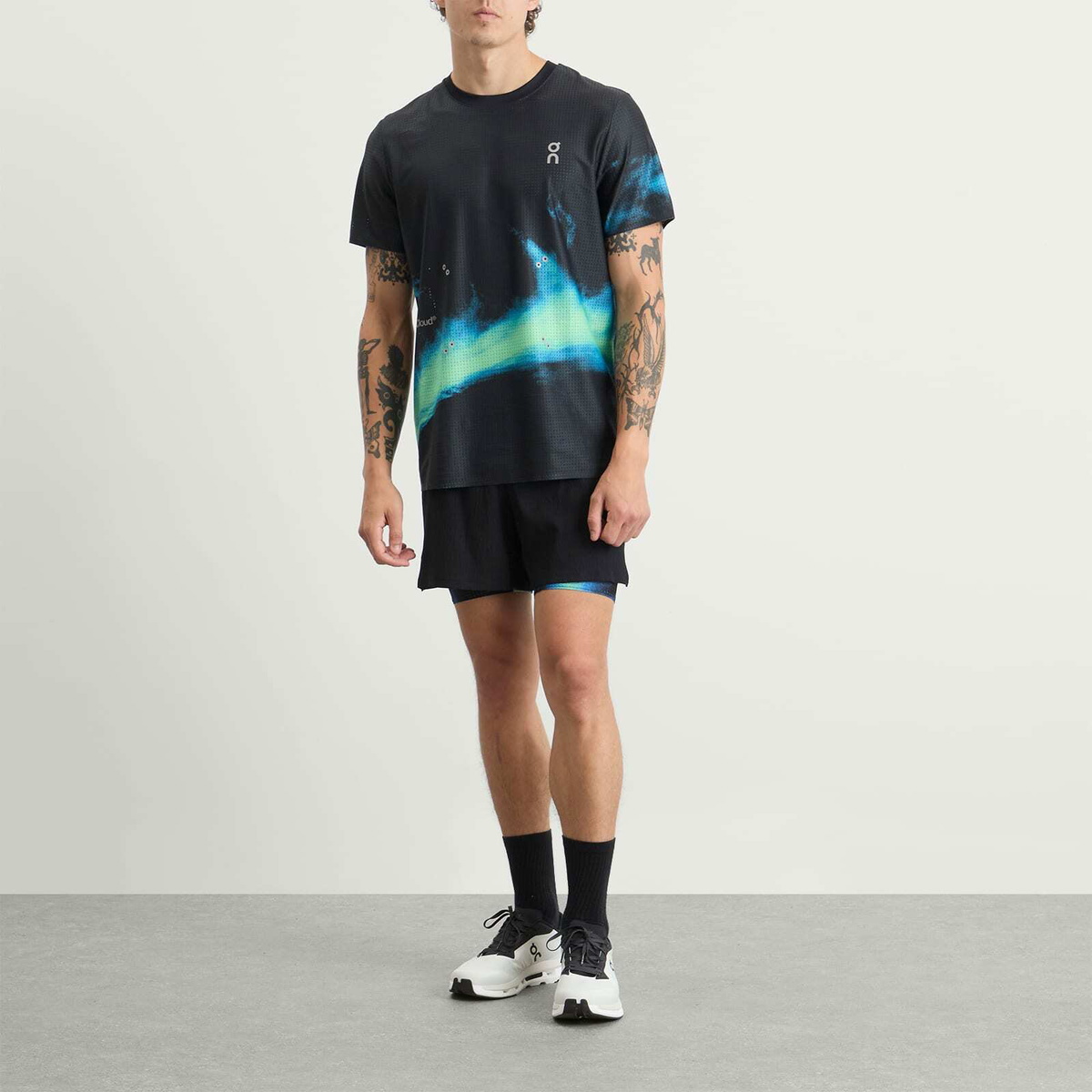ON Men's Pace Shorts in Black/Horizon