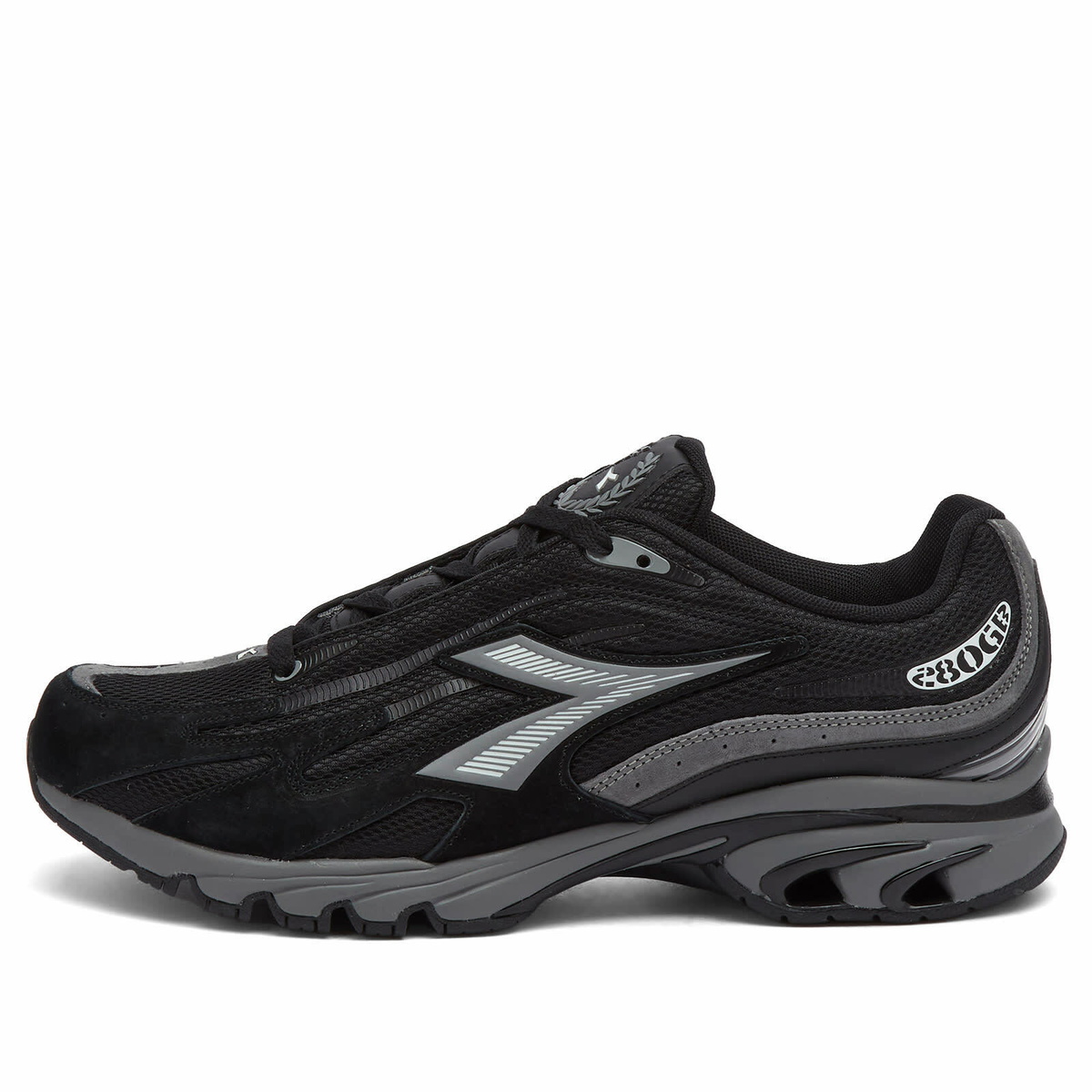 diadora mythos suede