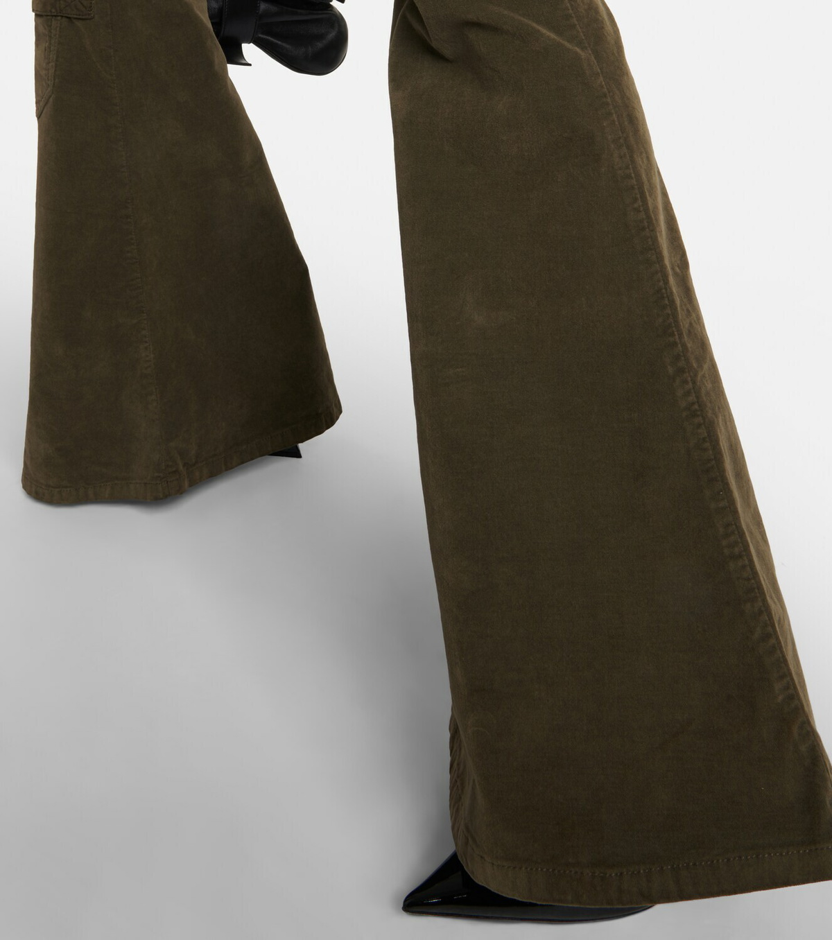 Low-rise velvet flared cargo pants in green - Blumarine