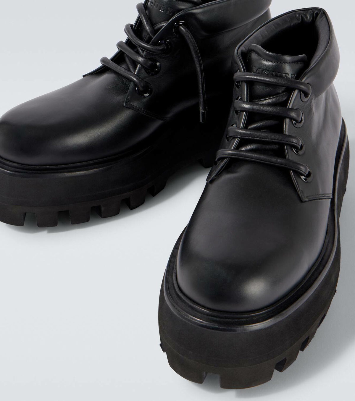 ショートブーツ・ブーティ ALEXANDER MCQUEEN BLACK LEATHER CHELSEA SOFA ANKLE BOOTS Alexander McQueen Black Leather Chelsea Sofa Ankle Boots
