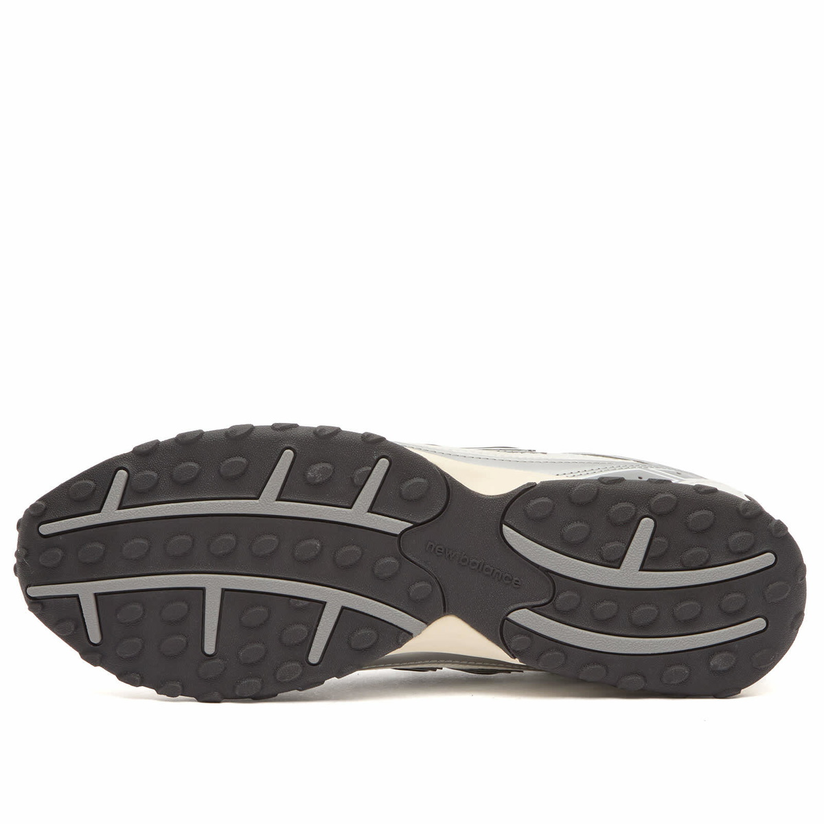 New Balance 204L Sneaker in Silver Metallic