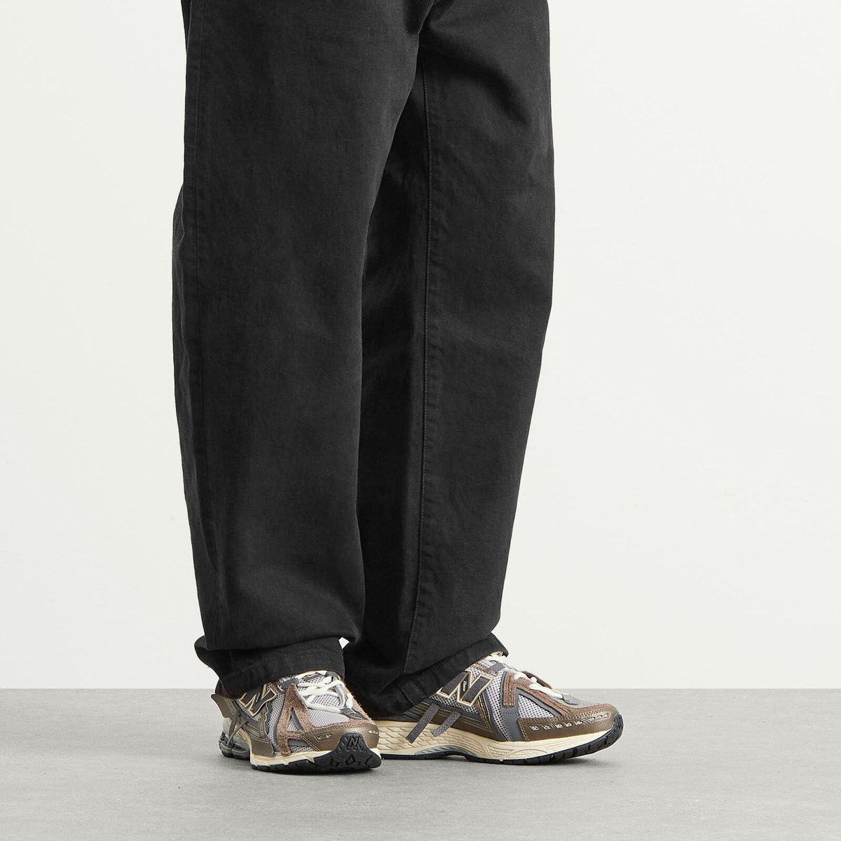 New Balance 1906 Sneaker in Thunder Brown/Slate Grey