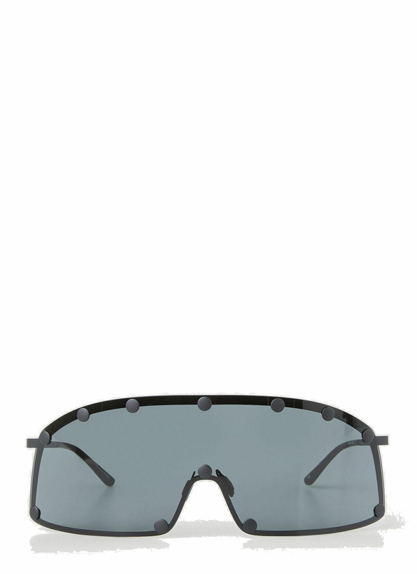 Photo: Shielding Sunglasses in Black