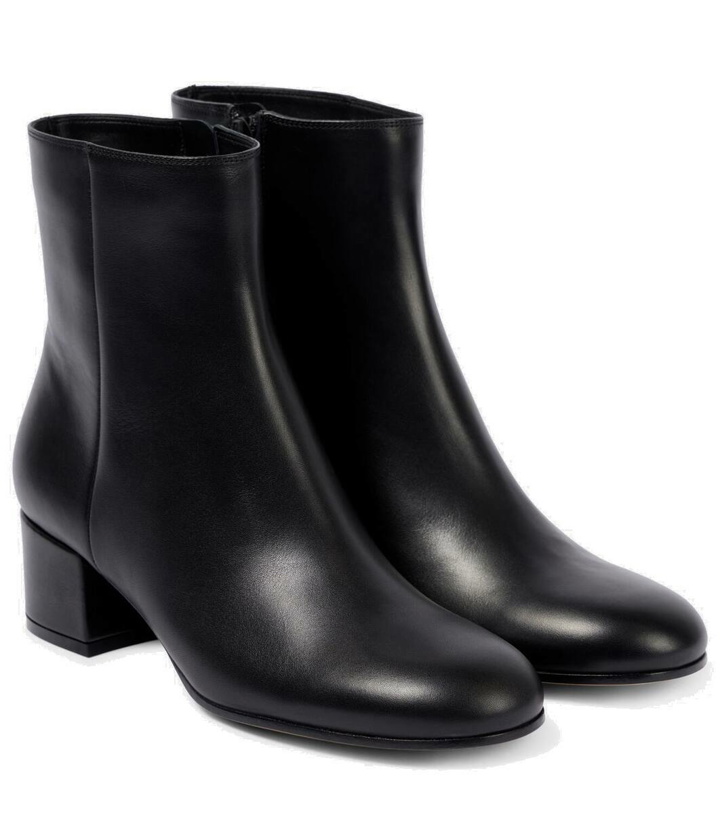 Photo: Gianvito Rossi 45 leather ankle boots