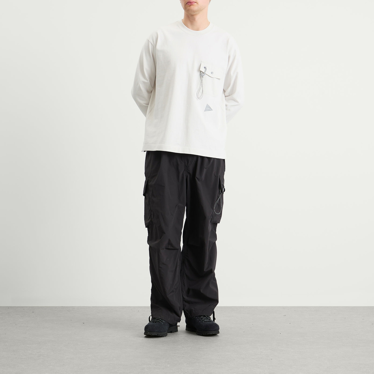 and wander Men's Heavy Cotton Longsleeve Pocket T-Shirt in Light Grey