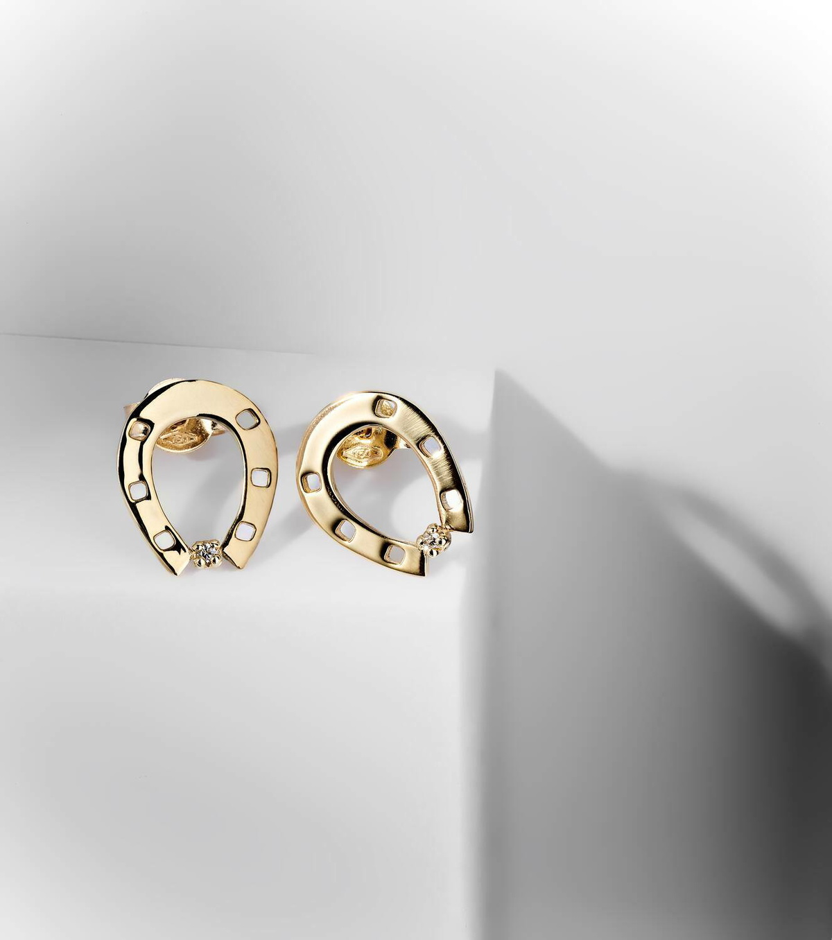 Aliita Horseshoe 9kt and 18kt gold earrings with diamonds