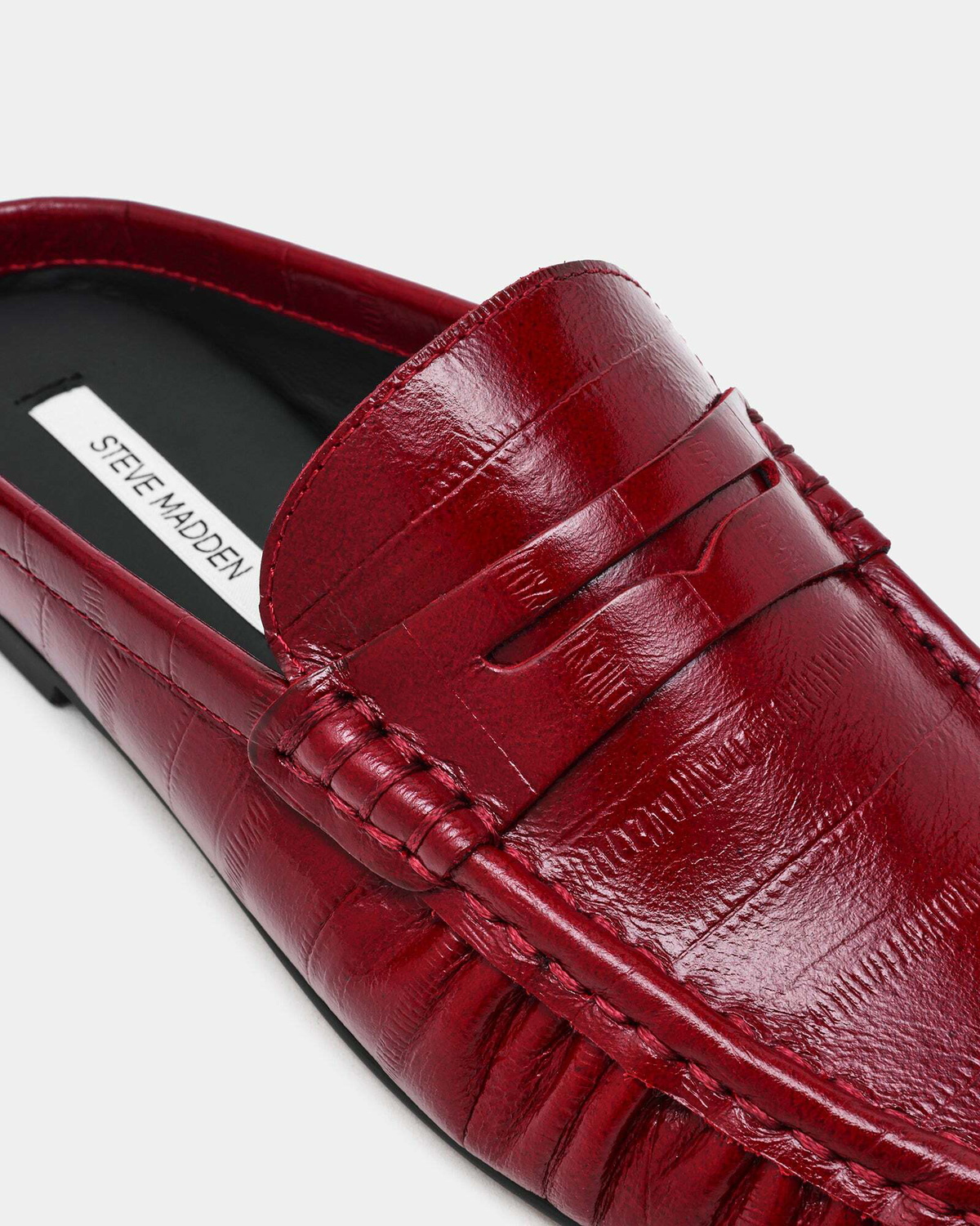 Steve Madden Rafe Flats in Burgundy Exotic