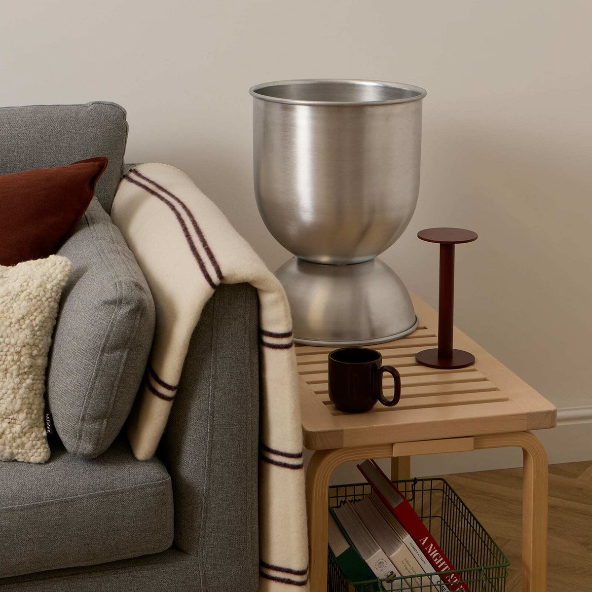 ferm LIVING Hourglass Pot - Small in Aluminium 
