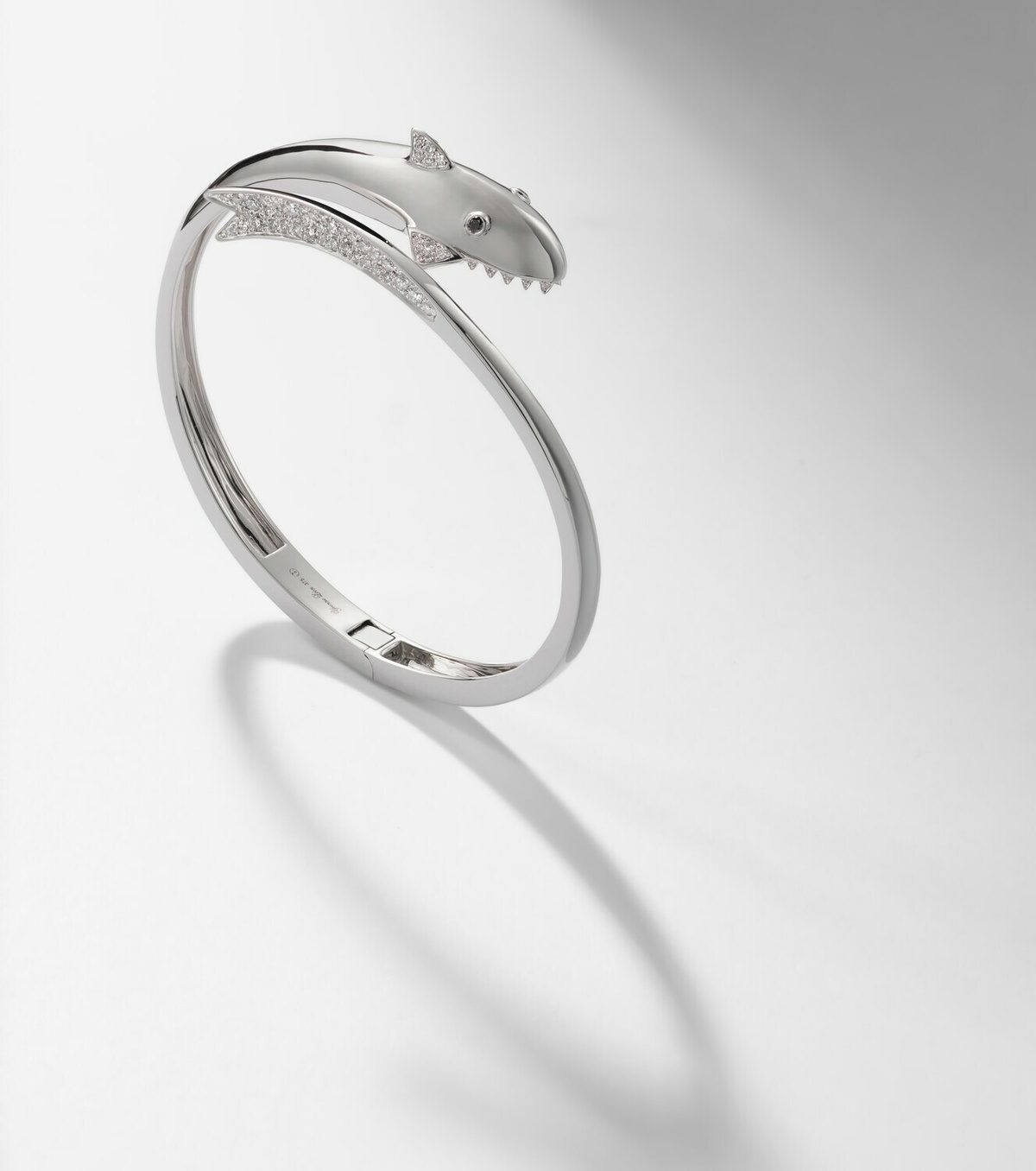 Yvonne Léon Requin 9kt white gold bangle with diamonds