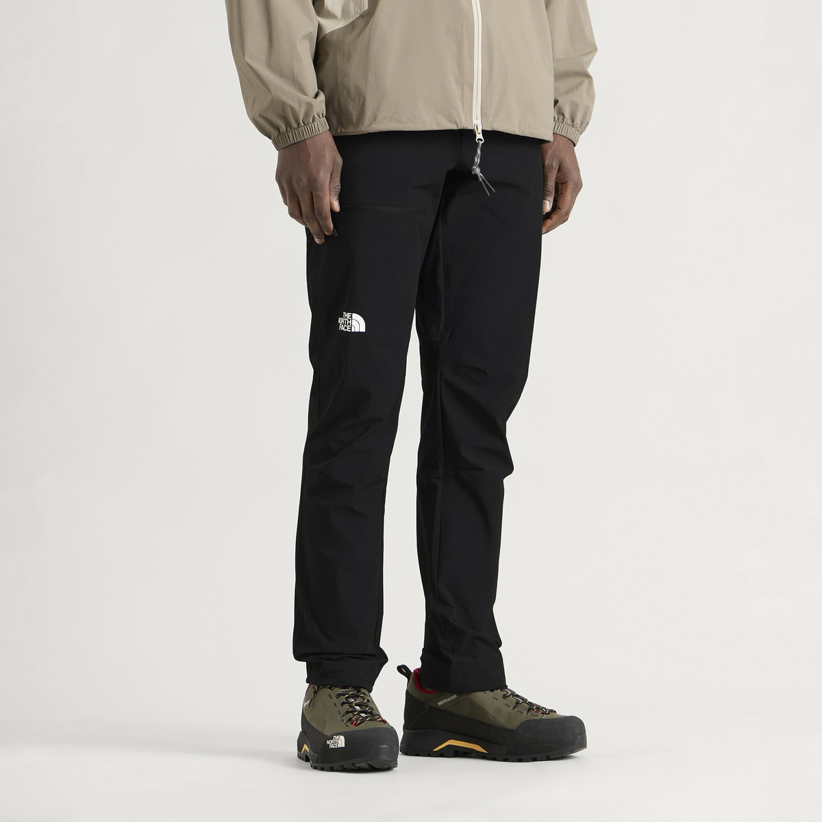 The North Face Men's Summit Off Width Trousers in Tnf Black