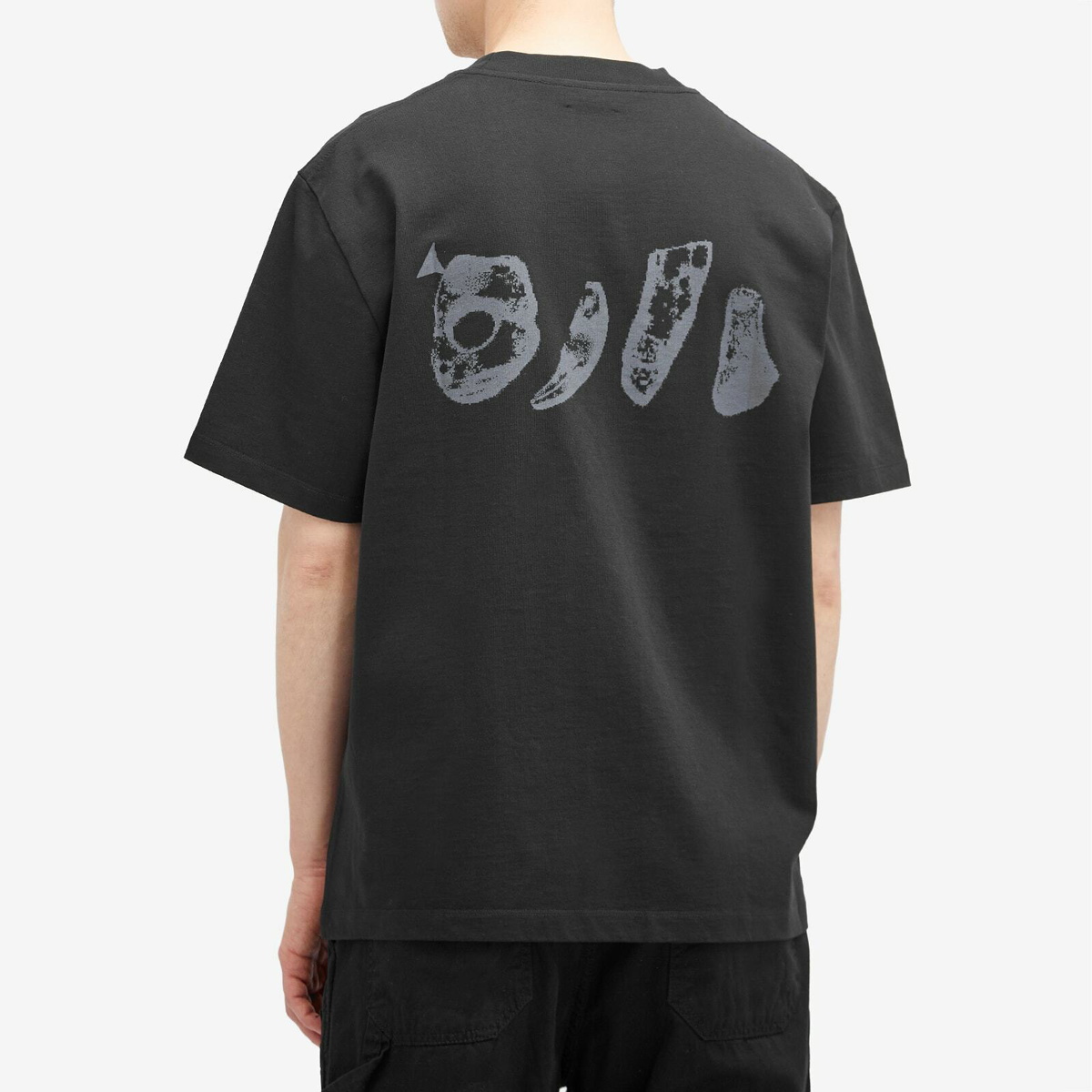 ROA Men's Graphic Boxy T-Shirt in Black ROA