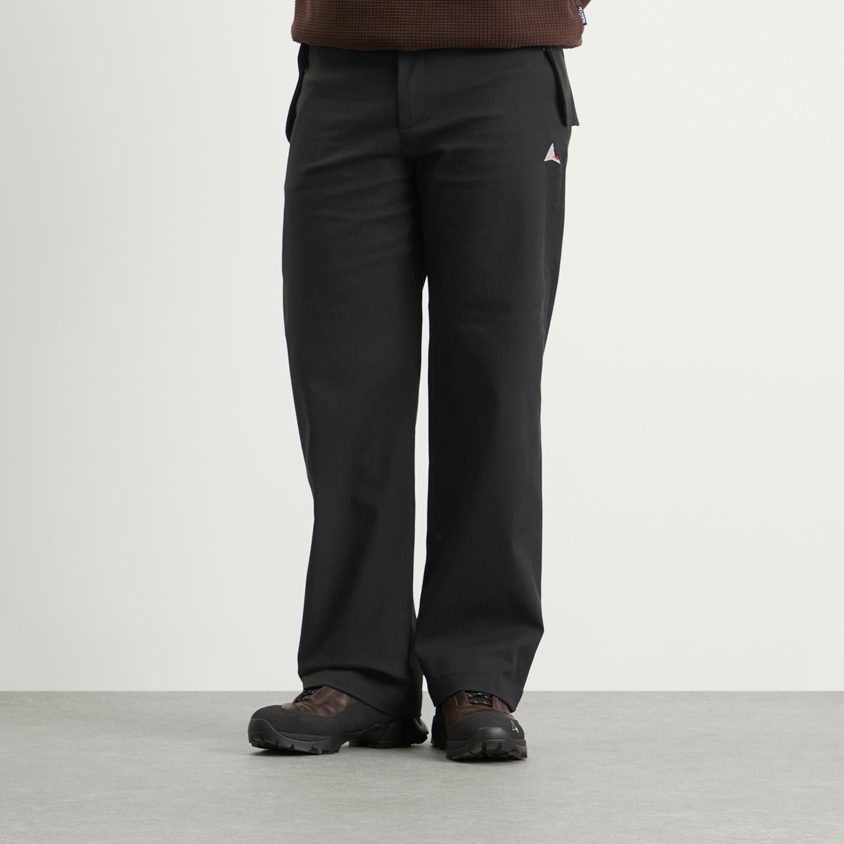 ROA Men's Buckle Chino Pant in Black