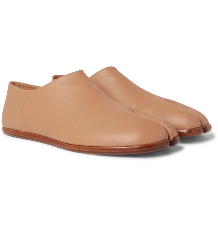 Photo: Maison Margiela - Tabi Collapsible-Heel Split-Toe Leather Loafers - Brown