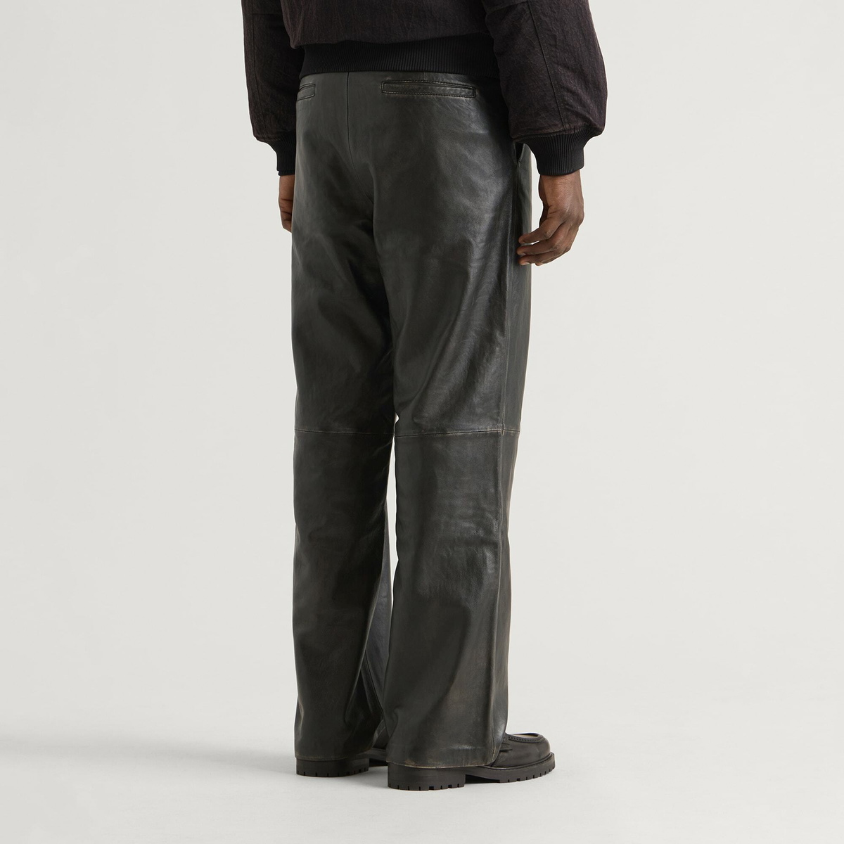 END. x Samsøe Samsøe Men's Savalentin Leather Trousers in Washed Black Olive