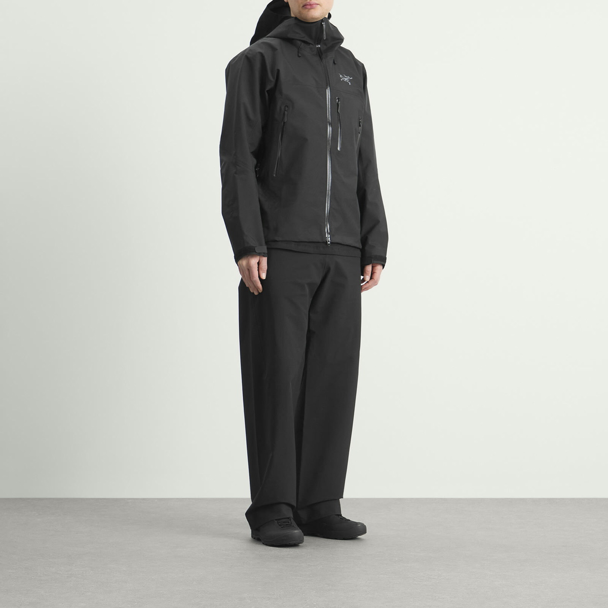 Arc'teryx Men's Beta SV Gore-Tex Jacket in Black