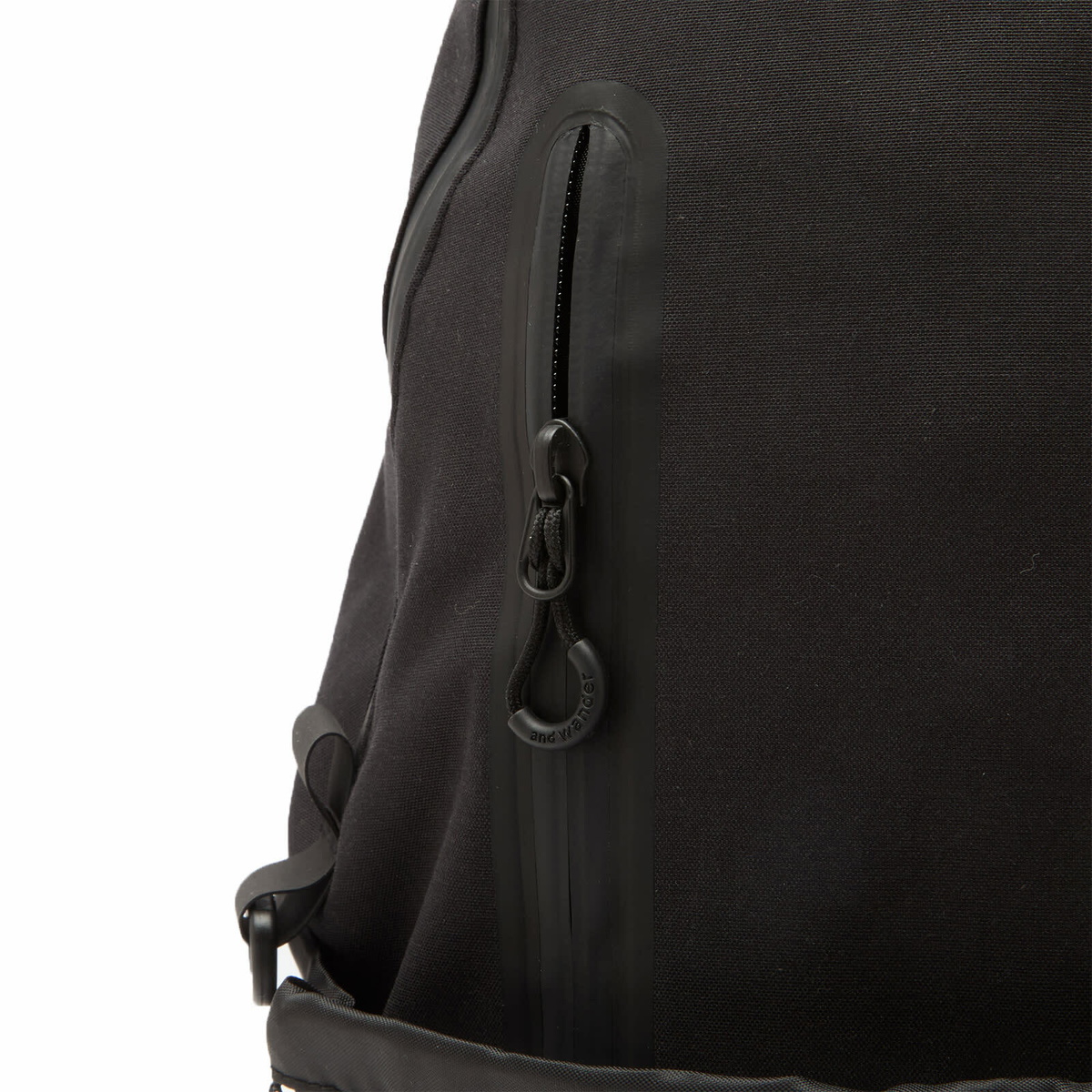and wander PE/CO 20L Daypack in Black 