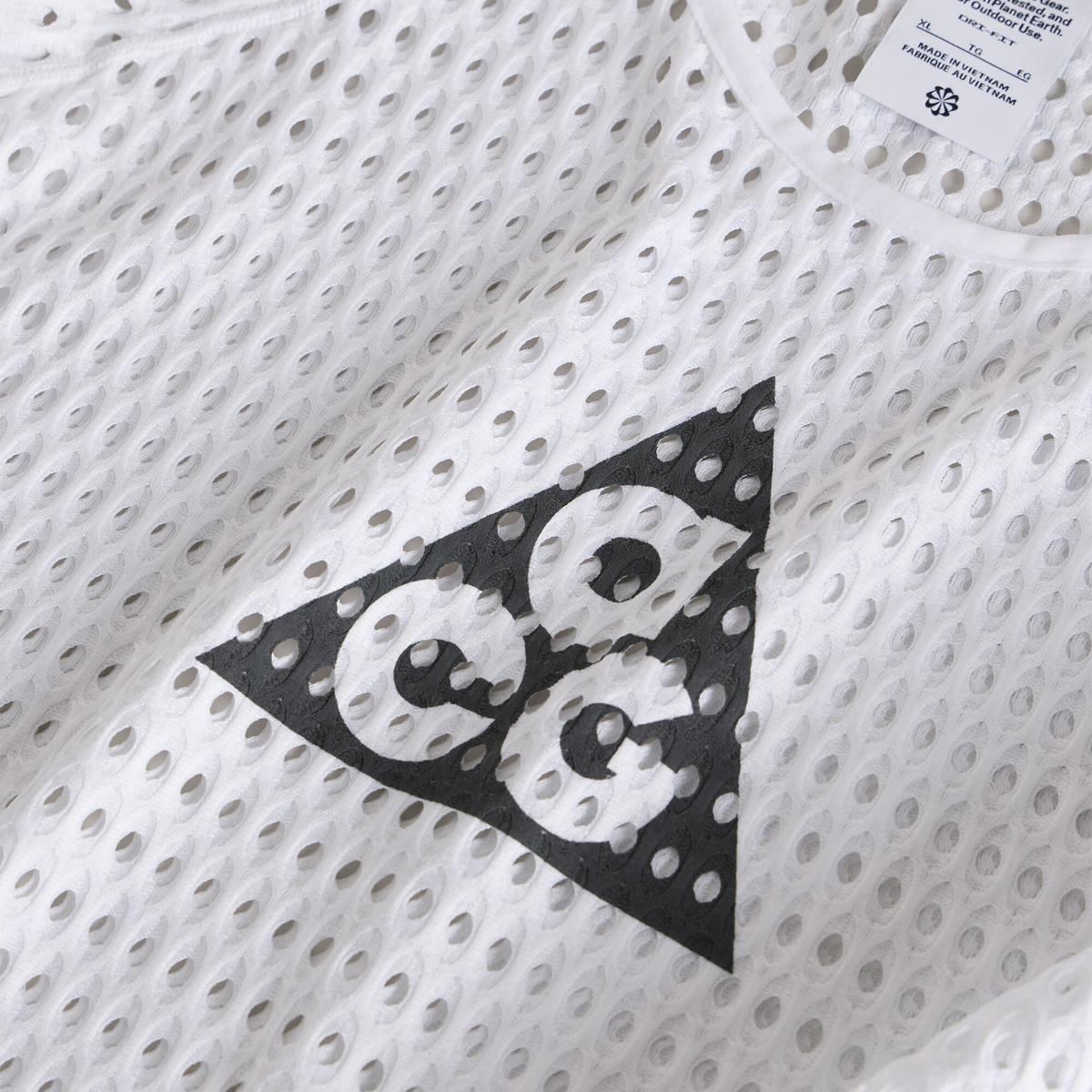 Nike Men's ACG Radical Airflow Short Sleeve Top in White/Anthracite