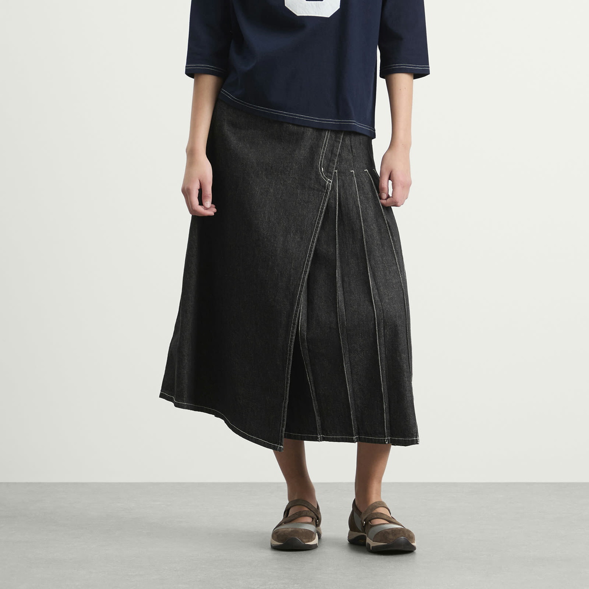 Beams Boy Women's Wraped Pleated Skirt in Black