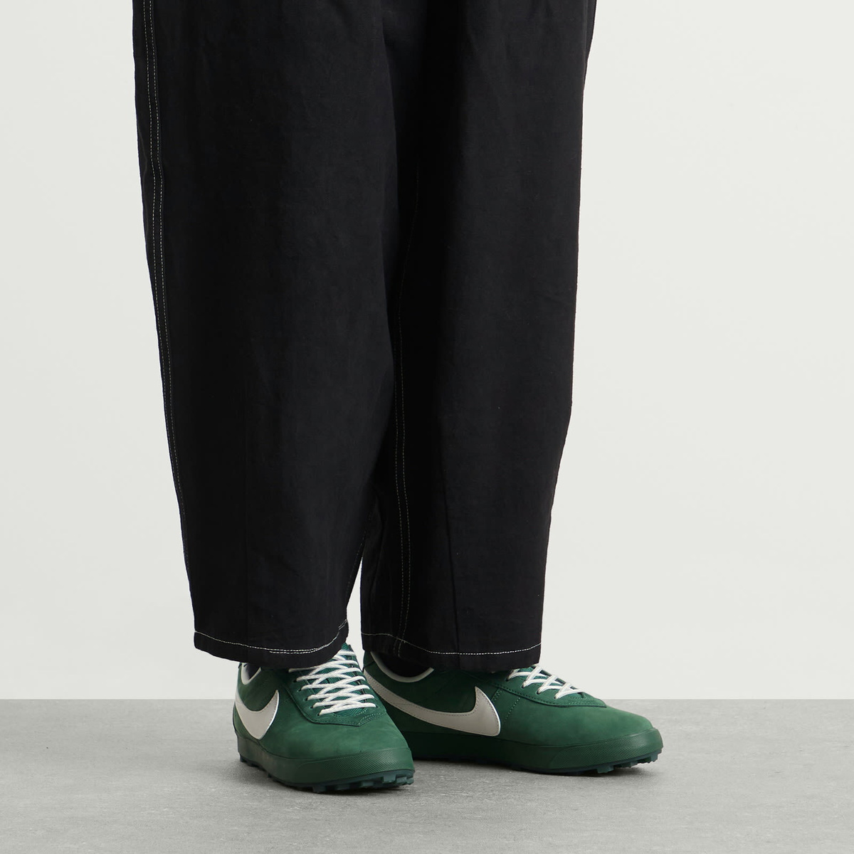Nike Astrograbber Qs Sneaker in Fir/Black/Orange
