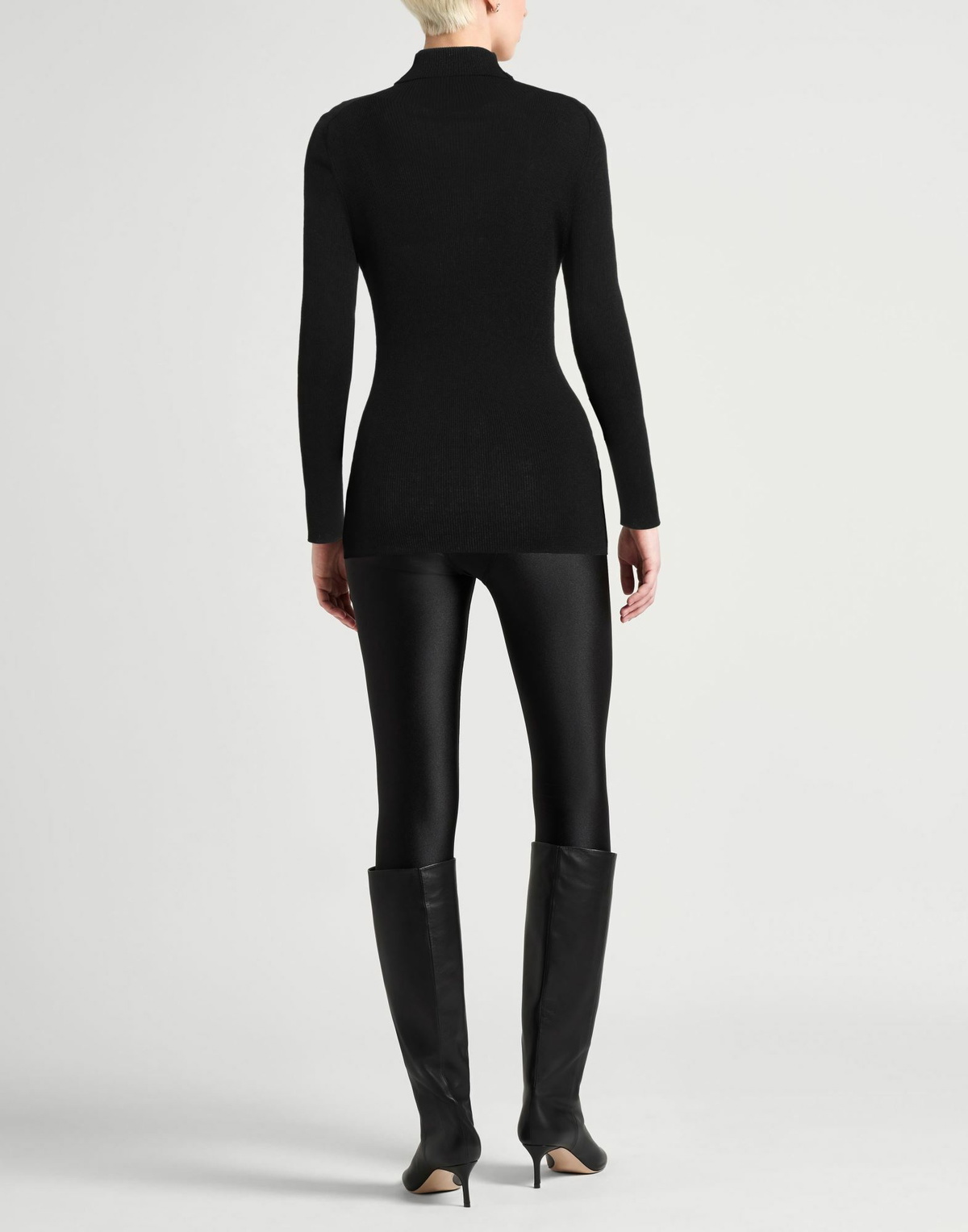 Le 17 Septembre Womens Turtleneck in Black