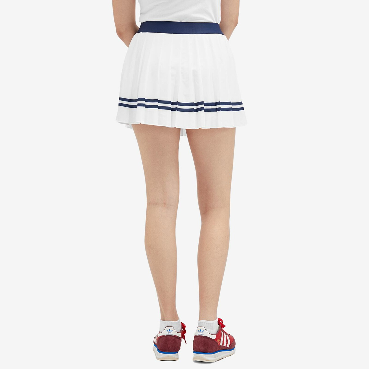 Sporty & Rich Women's Serif Logo Pleated Skirt in White/Navy Navy