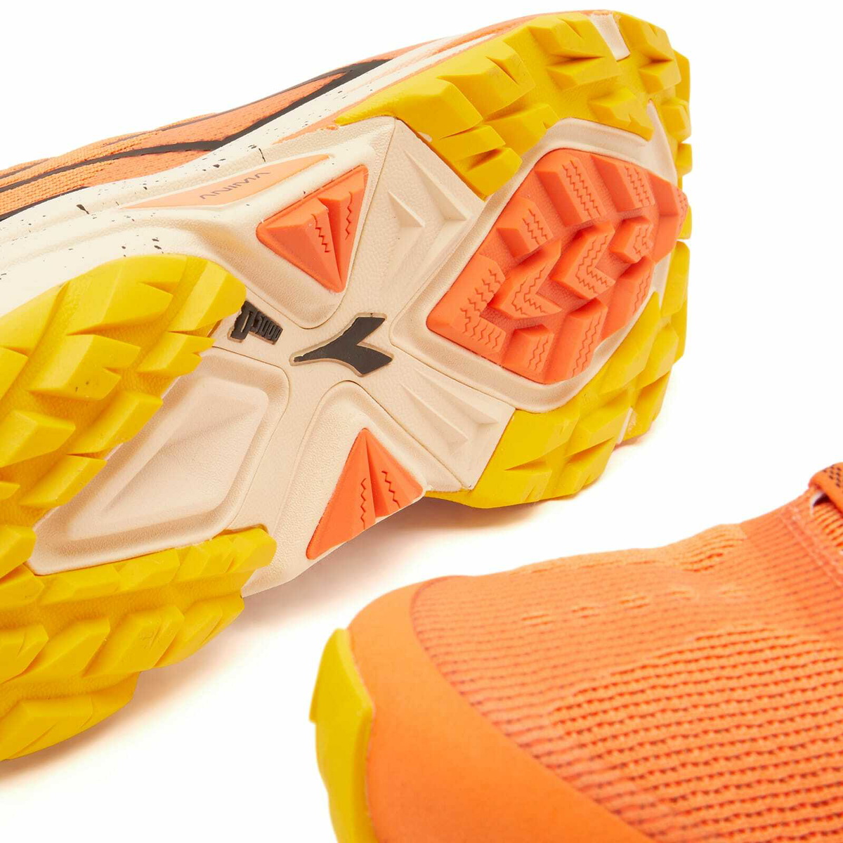 Diadora Sestriere-Xt 2 Sneaker in Nectarine/Black