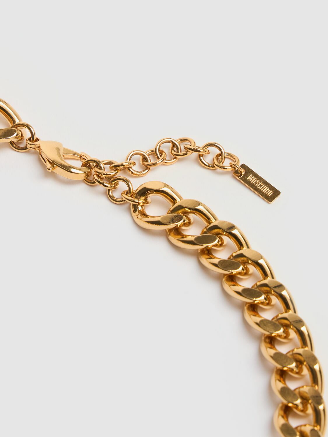 【送料&関税込】Moschino Logo Lettering Charm Detailed Neckl MOSCHINO Logo Lettering Charm Collar Necklace Moschino