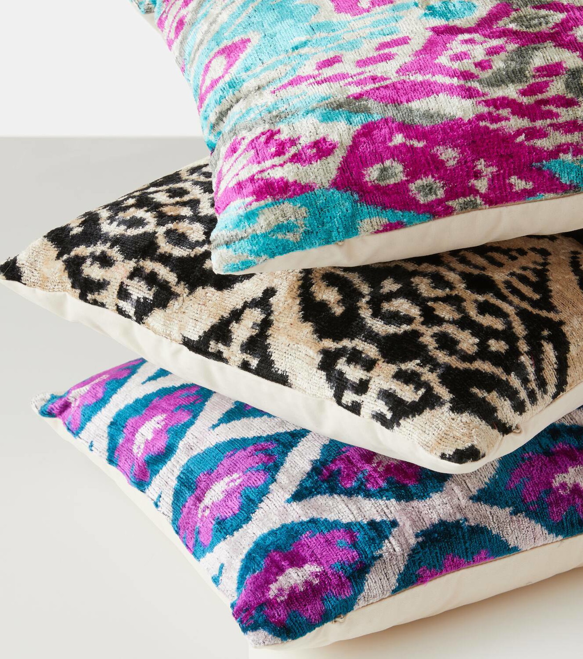 Les-Ottomans Velvet cushion