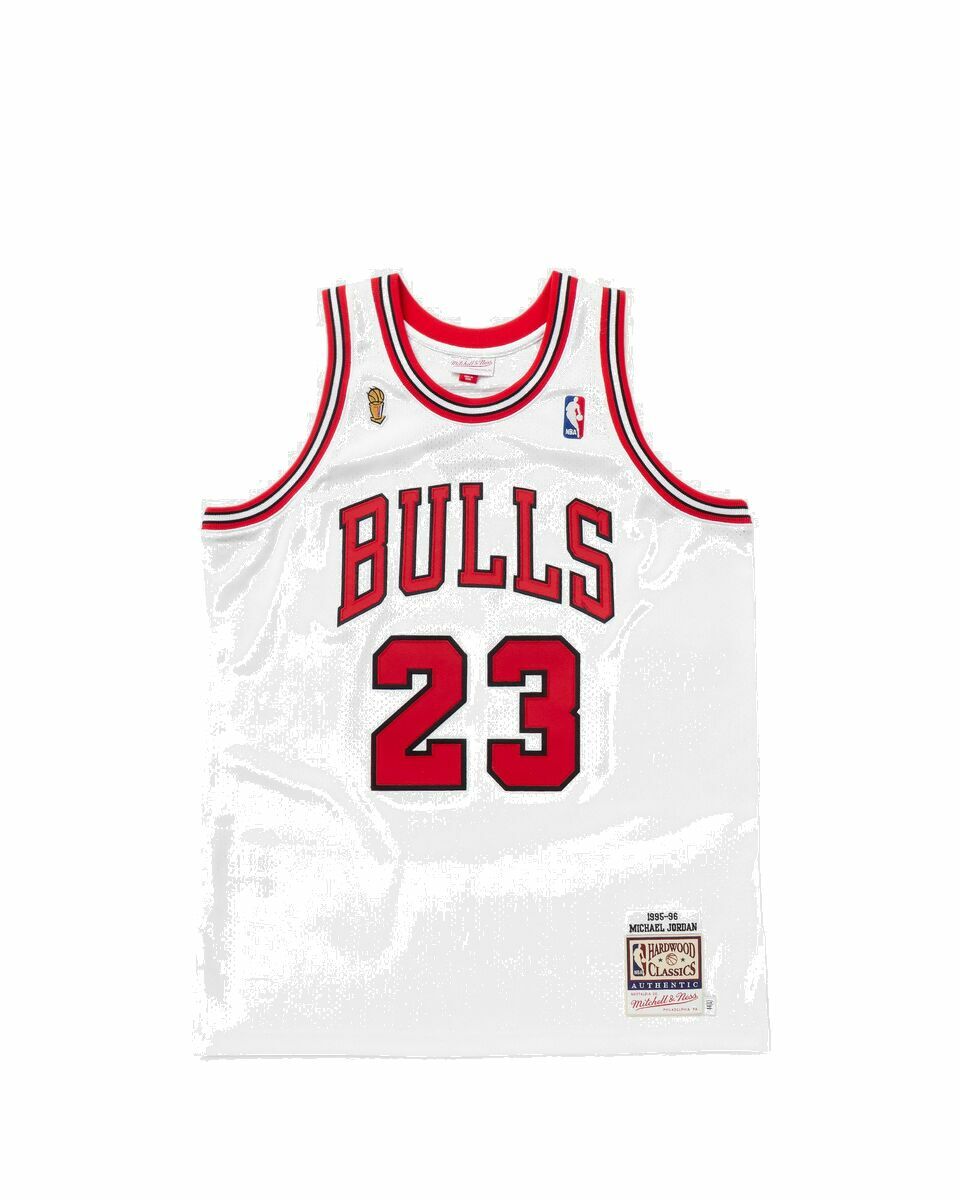 Photo: Mitchell & Ness Nba Authentic Jersey Chicago Bulls 1995 96 Michael Jordan #23 White - Mens - Jerseys