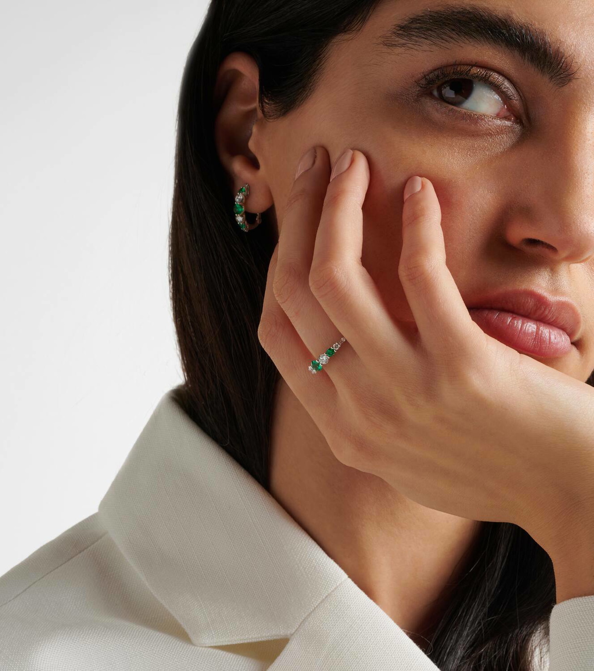 Bucherer Fine Jewellery Classics 18kt white gold ring with emeralds and diamonds