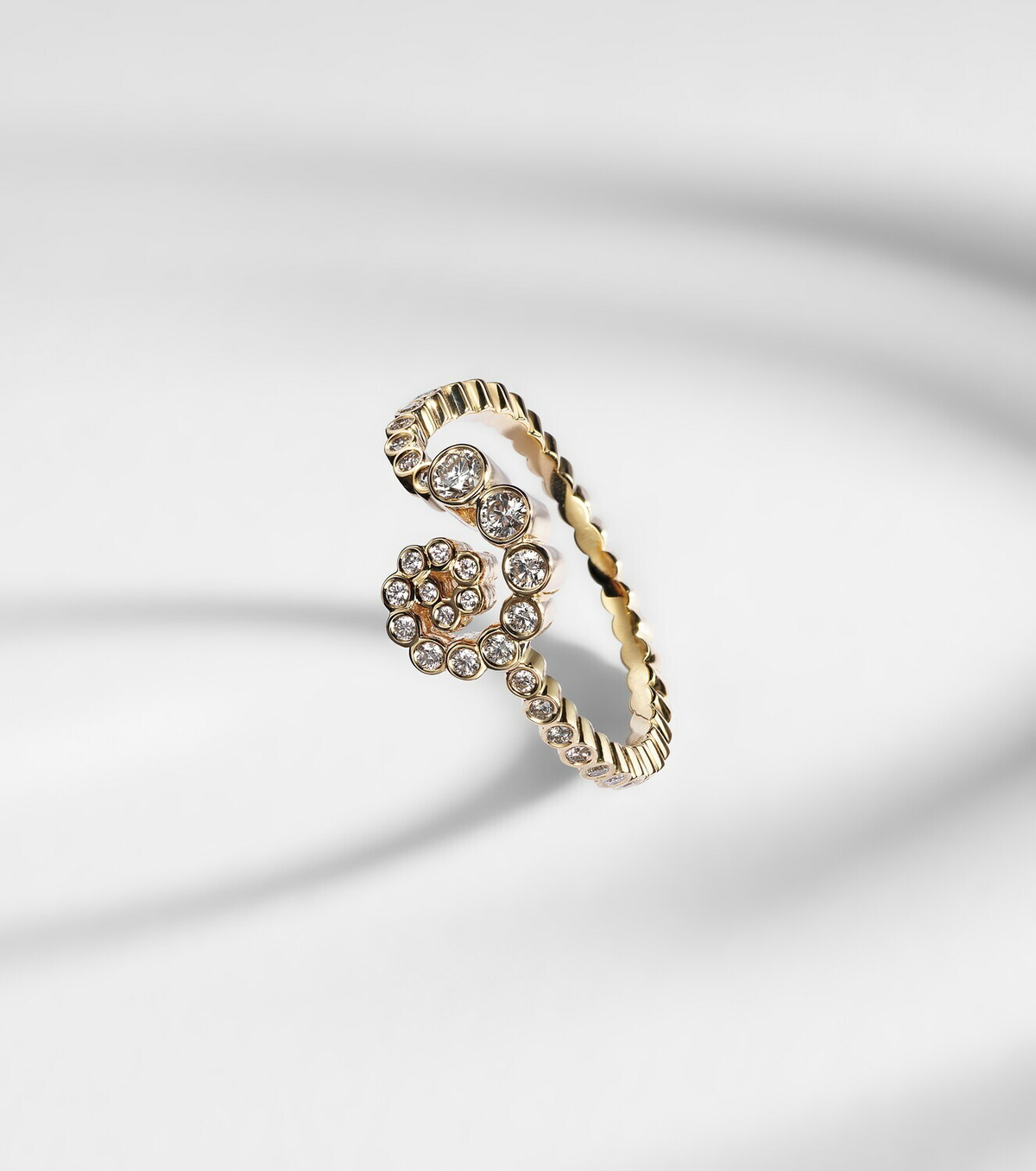 Sophie Bille Brahe Rêve Escargot 18kt gold ring with diamonds