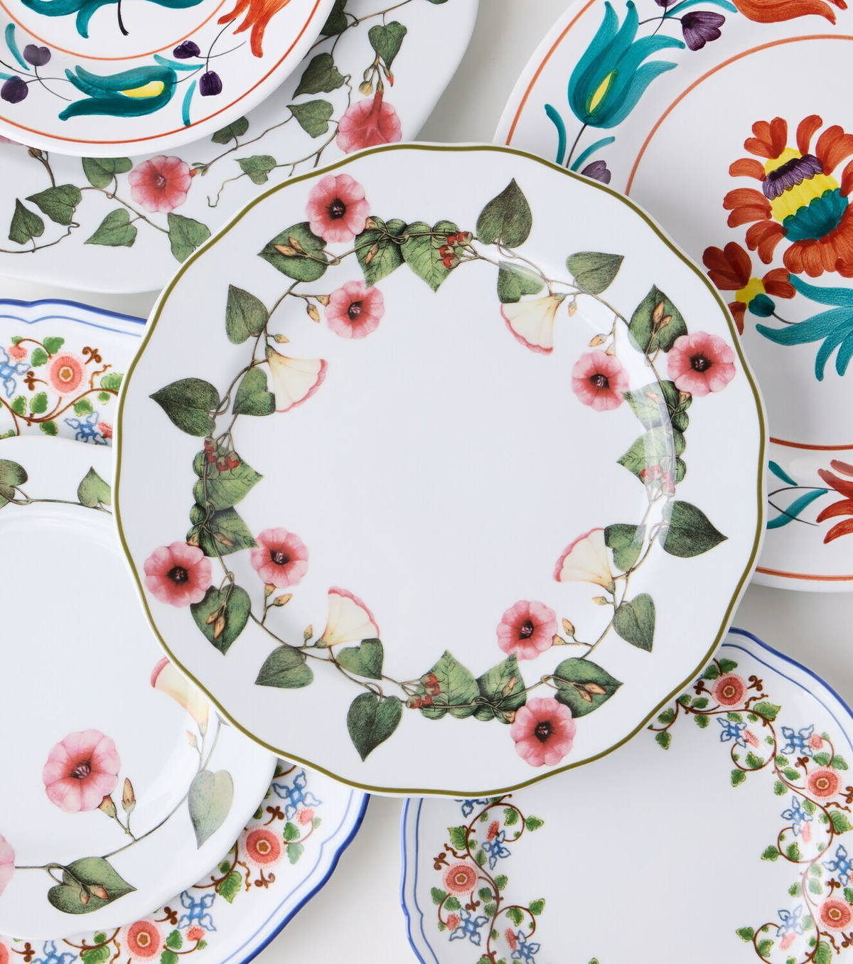 Cabana Ciclamino floral porcelain dinner plate