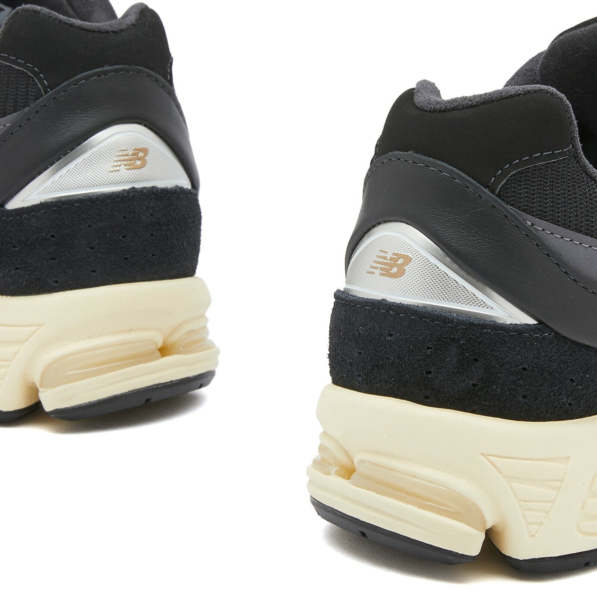 New Balance M2002RIB Sneakers in Black New Balance