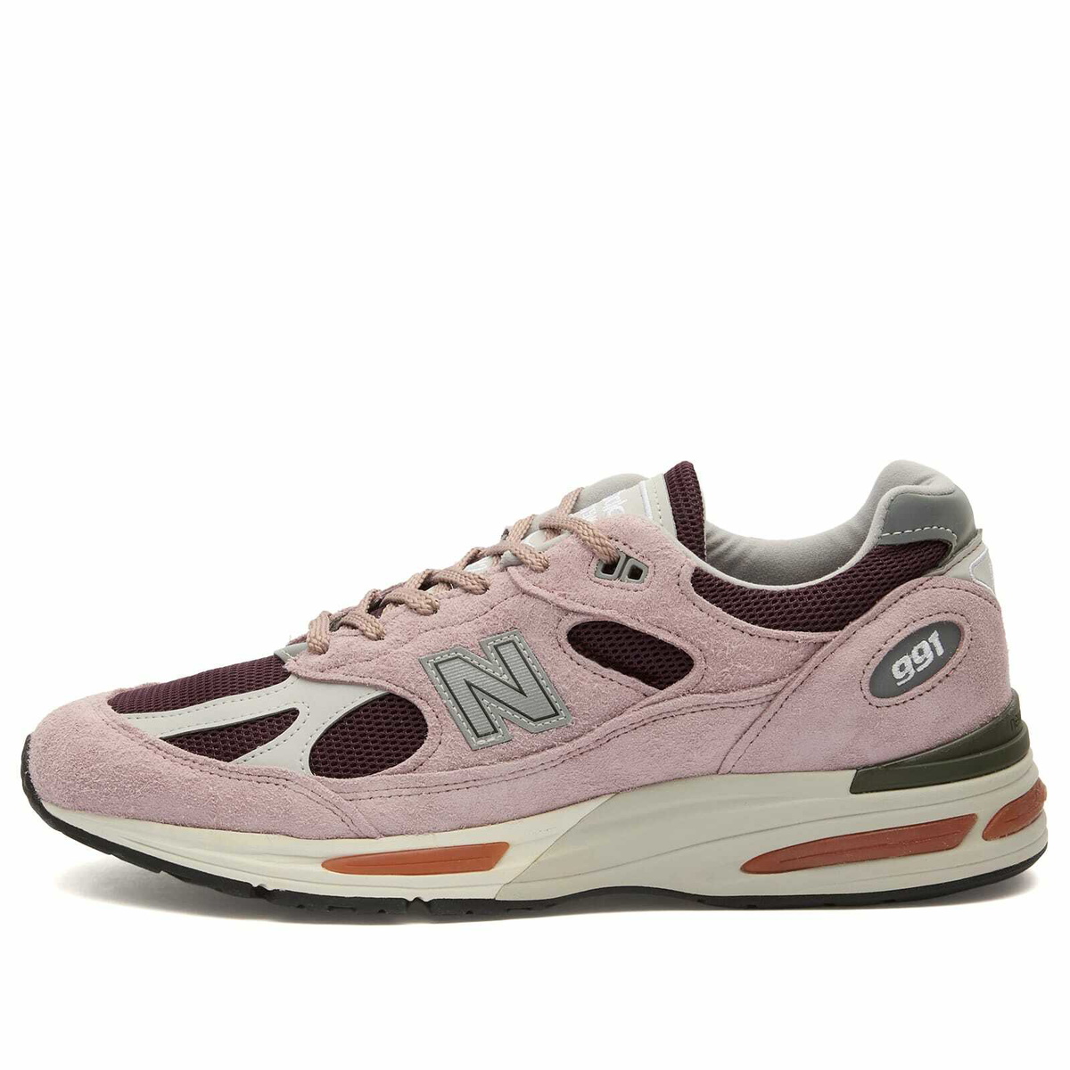 New Balance 991v2 Sneaker in Pink