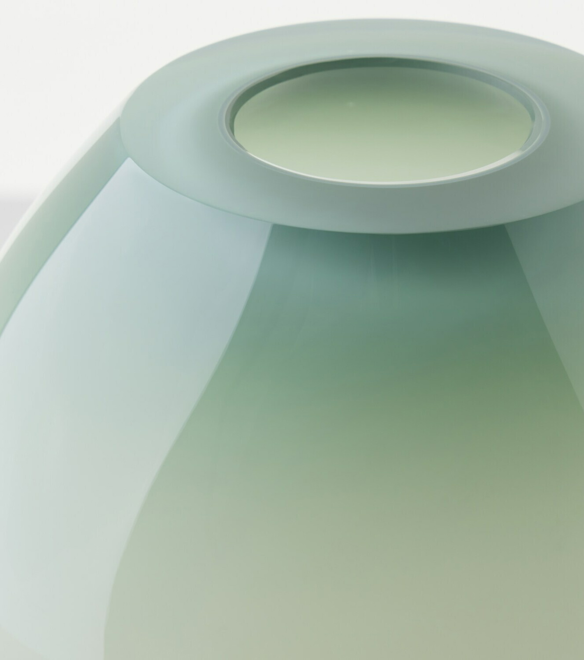 Alexa Lixfeld Spin glass vase