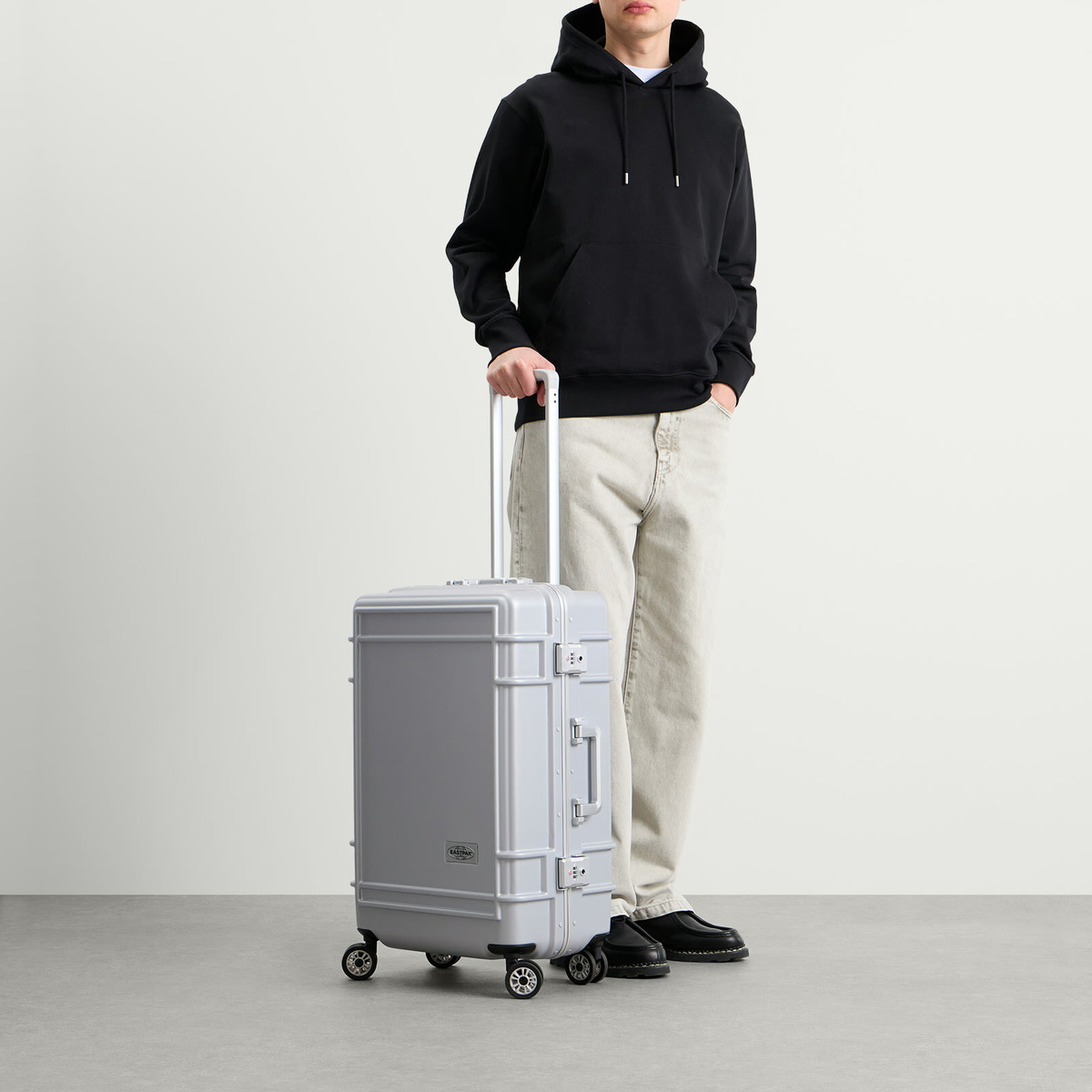 Eastpak Resist'r Luggage Case - Medium in Metal Silver 