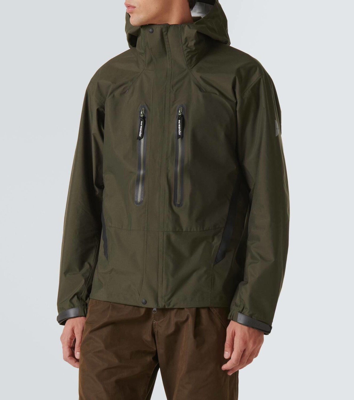 And Wander 2.5L Hiker raincoat