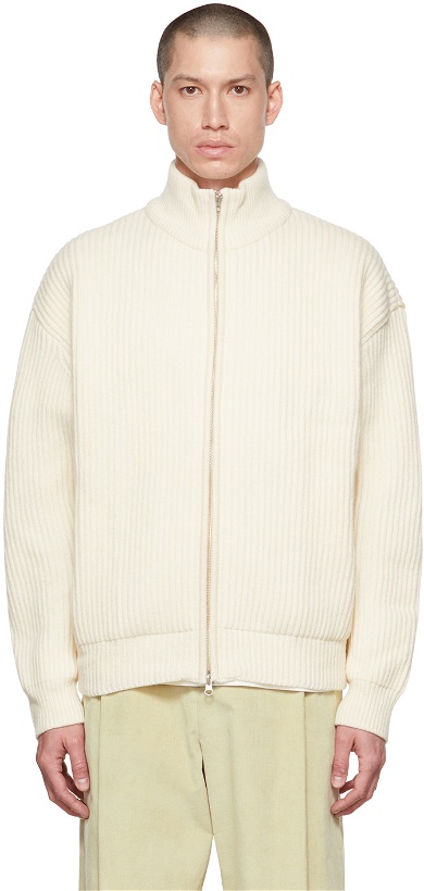 Photo: AMOMENTO Off-White Full Needle Sweater