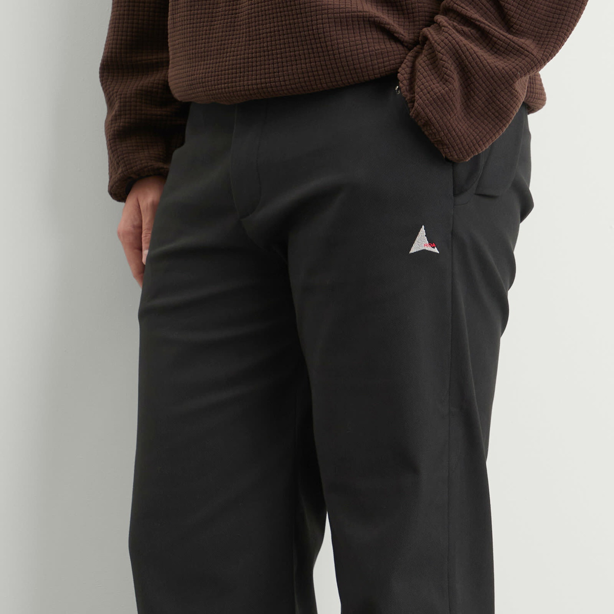 ROA Men's Buckle Chino Pant in Black