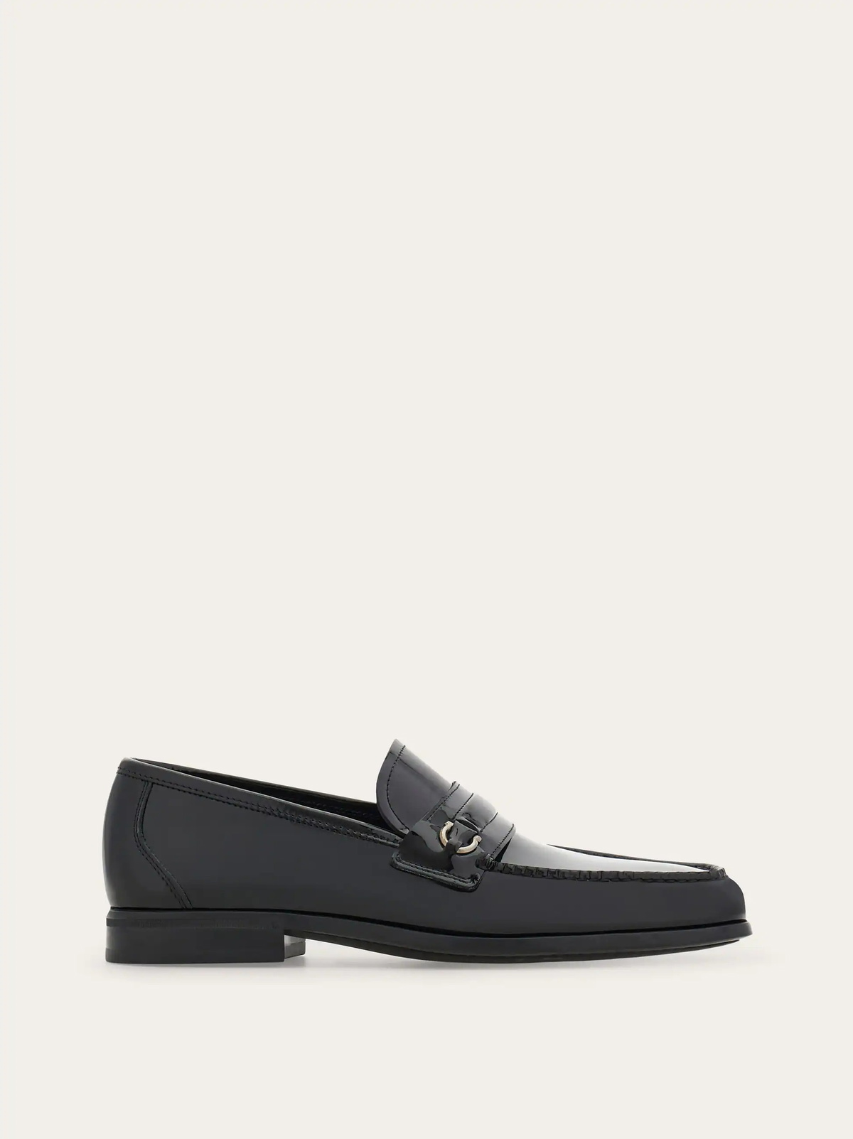 Ferragamo Mens Gancini loafer in Black