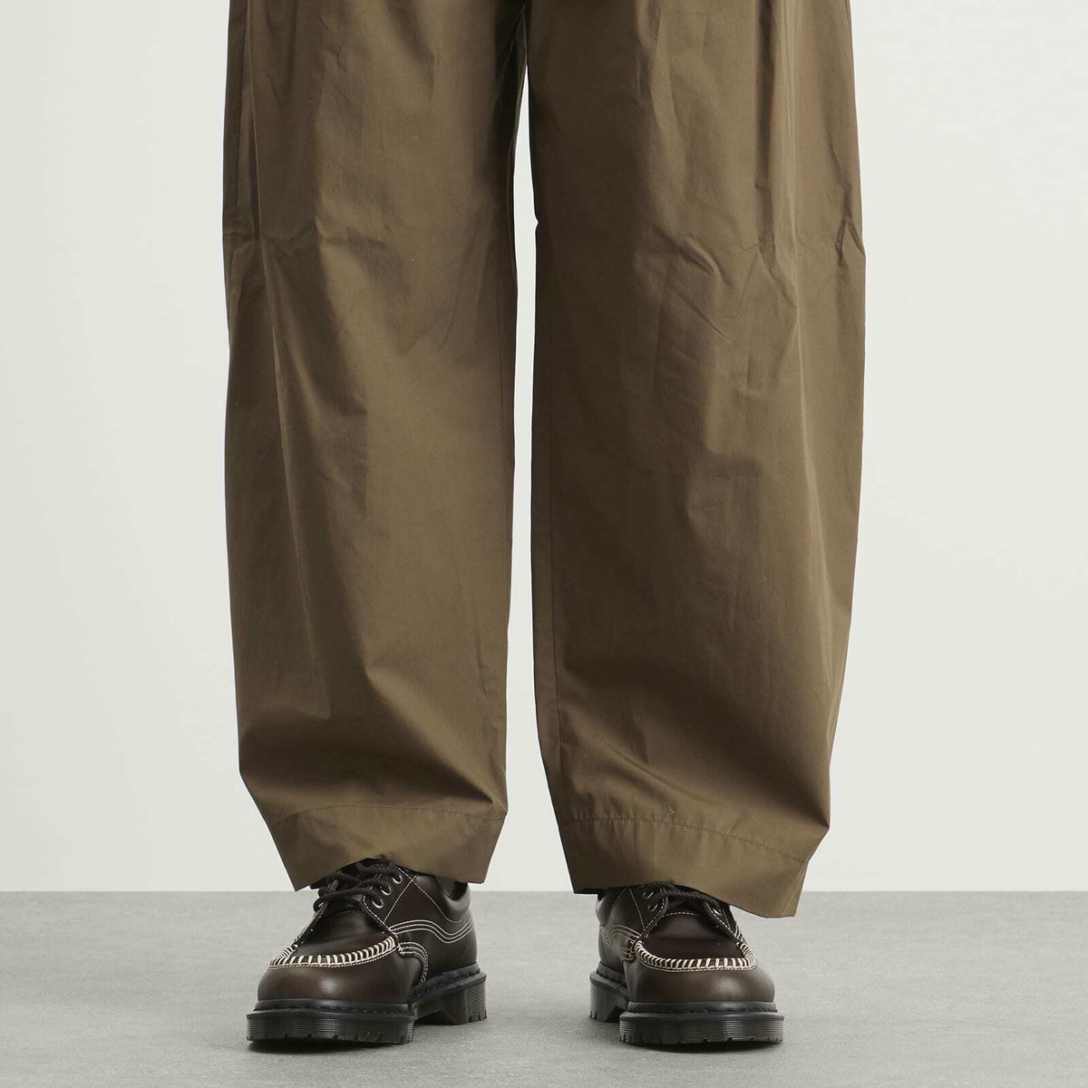 Dr. Martens Men's Lowell Leather Shoe in Olive Orleans