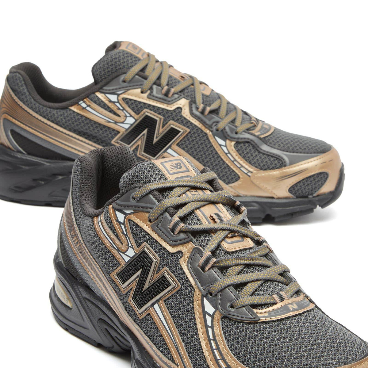 New Balance 740 Sneaker in Black