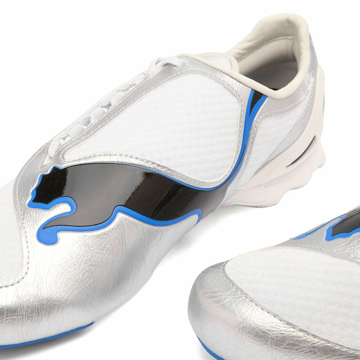 Puma V1.25 Metallic Sneaker in White/Silver