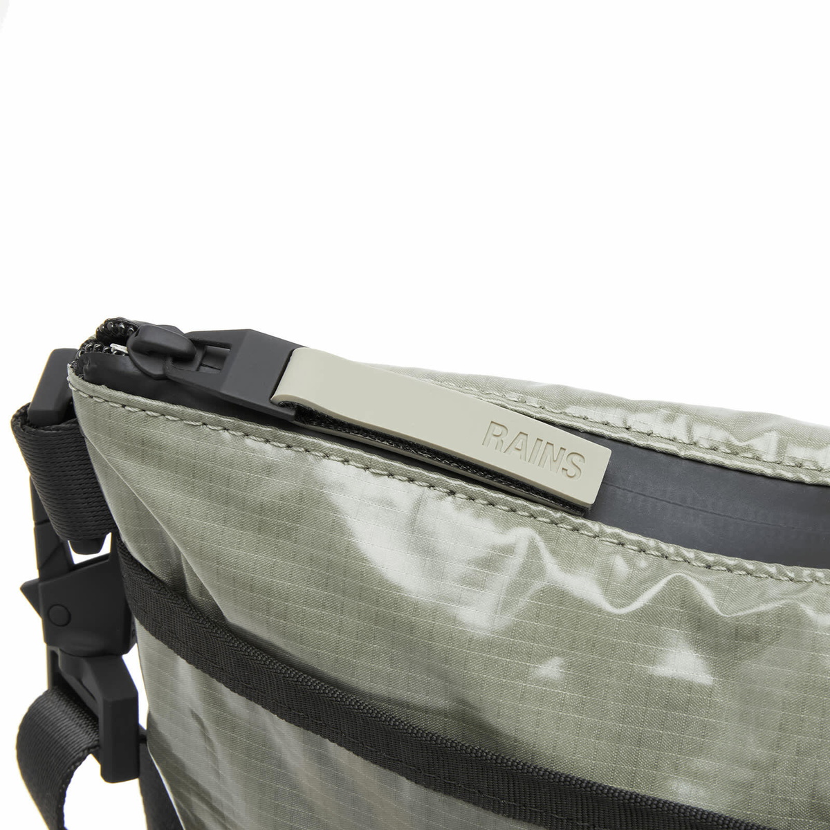 Rains Men's Sibu Musette Bag in Drift 