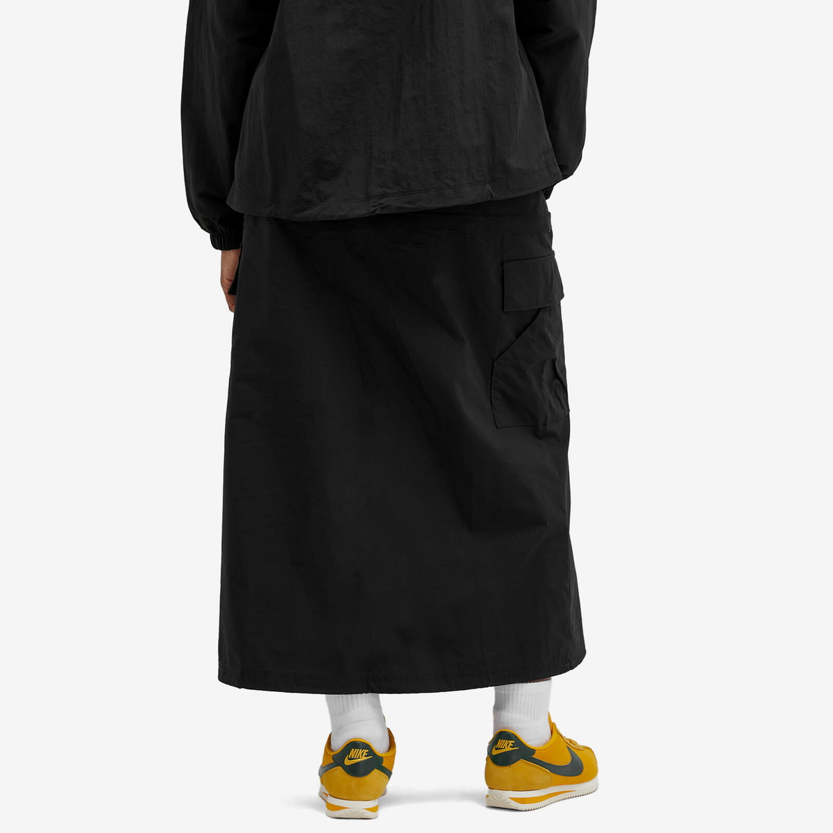スカート Nike Women's Mid-Rise Woven Cargo Midi Skirt Nike Women's Essential Mid-Rise Woven Cargo Midi Skirt in
