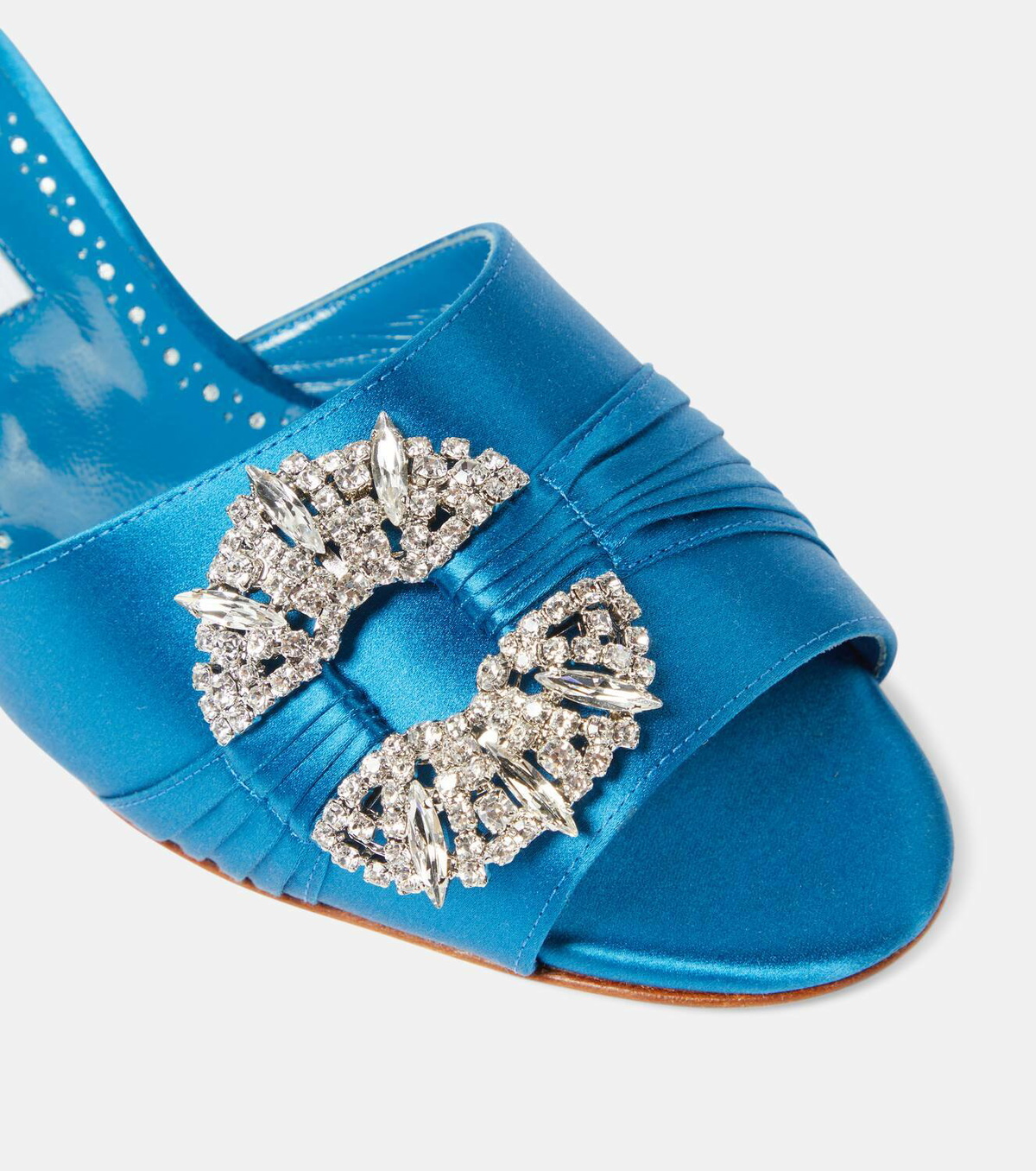 【送料&関税込】Manolo Blahnik Prinap 050 Satin Mules MANOLO BLAHNIK Prinap 50 crystal-embellished ruched satin