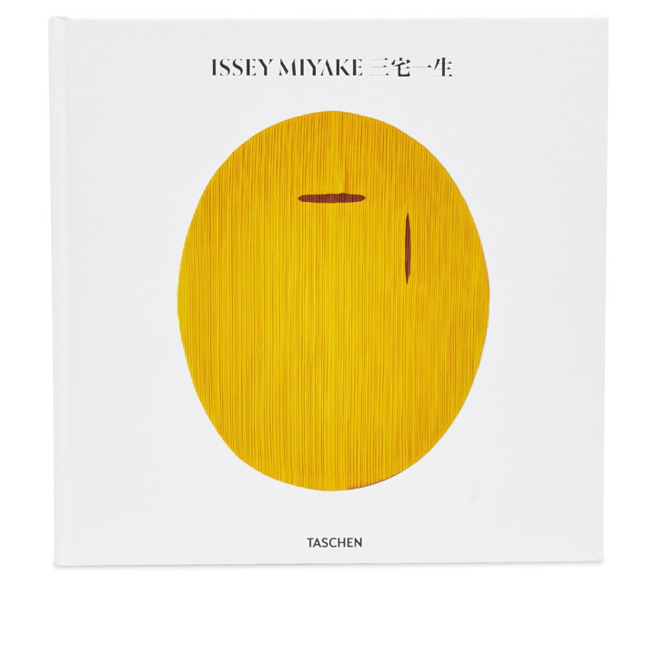 Photo: Taschen Issey Miyake in Midori Kitamura 