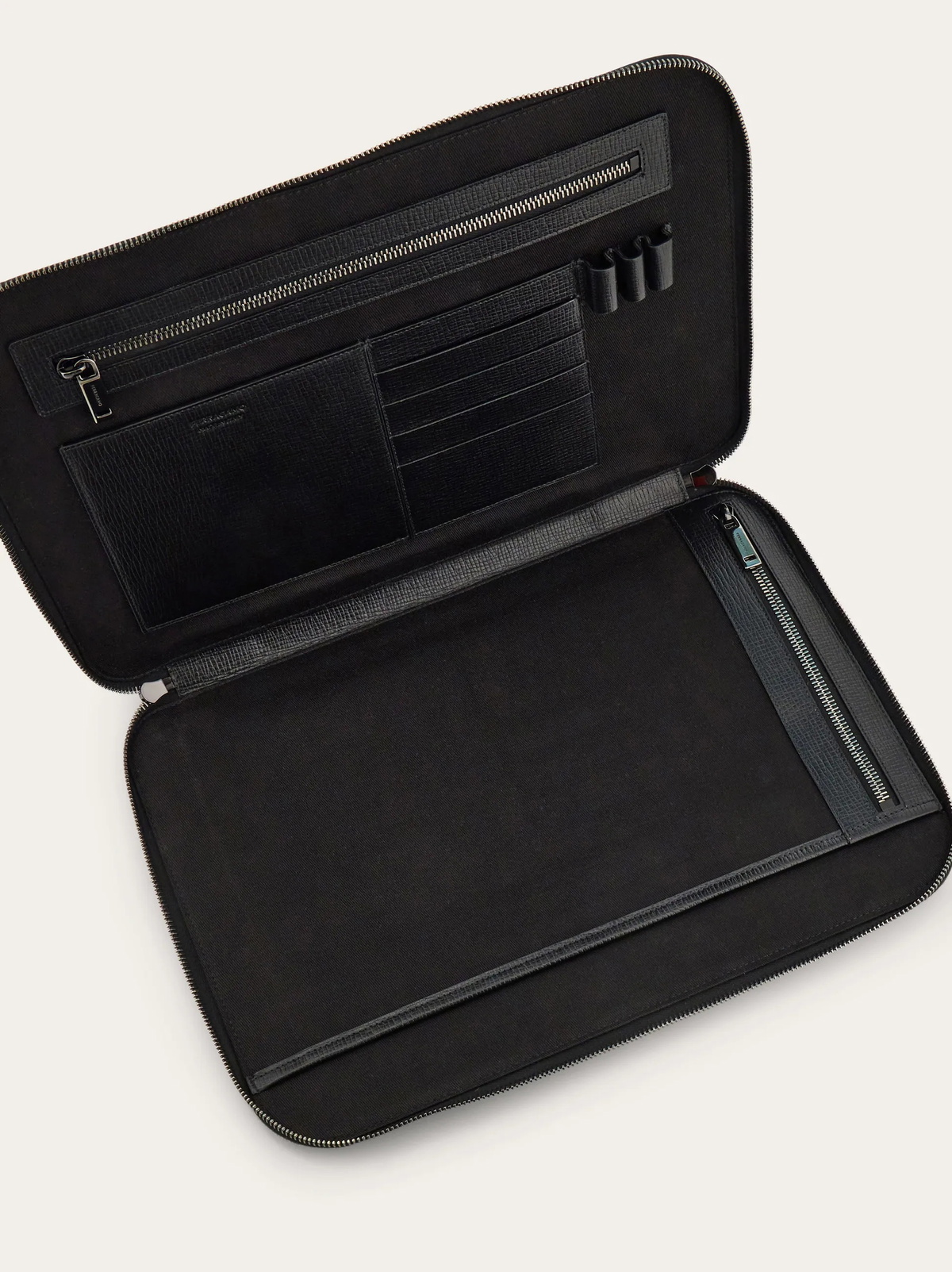 Ferragamo Mens Gancini document holder in Black