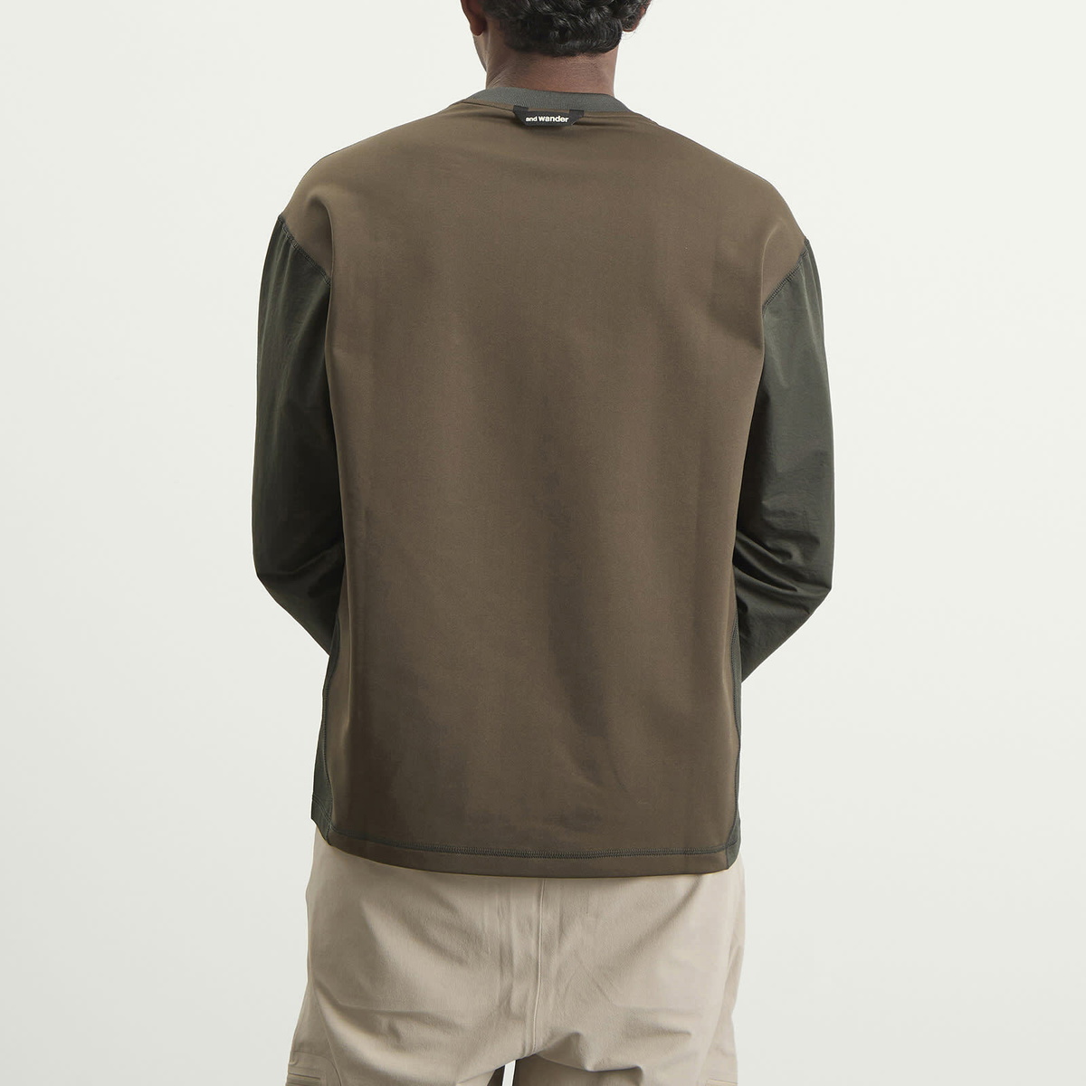 and wander Men's Hybrid Warm Longsleeve Pocket T-Shirt in Dark Green
